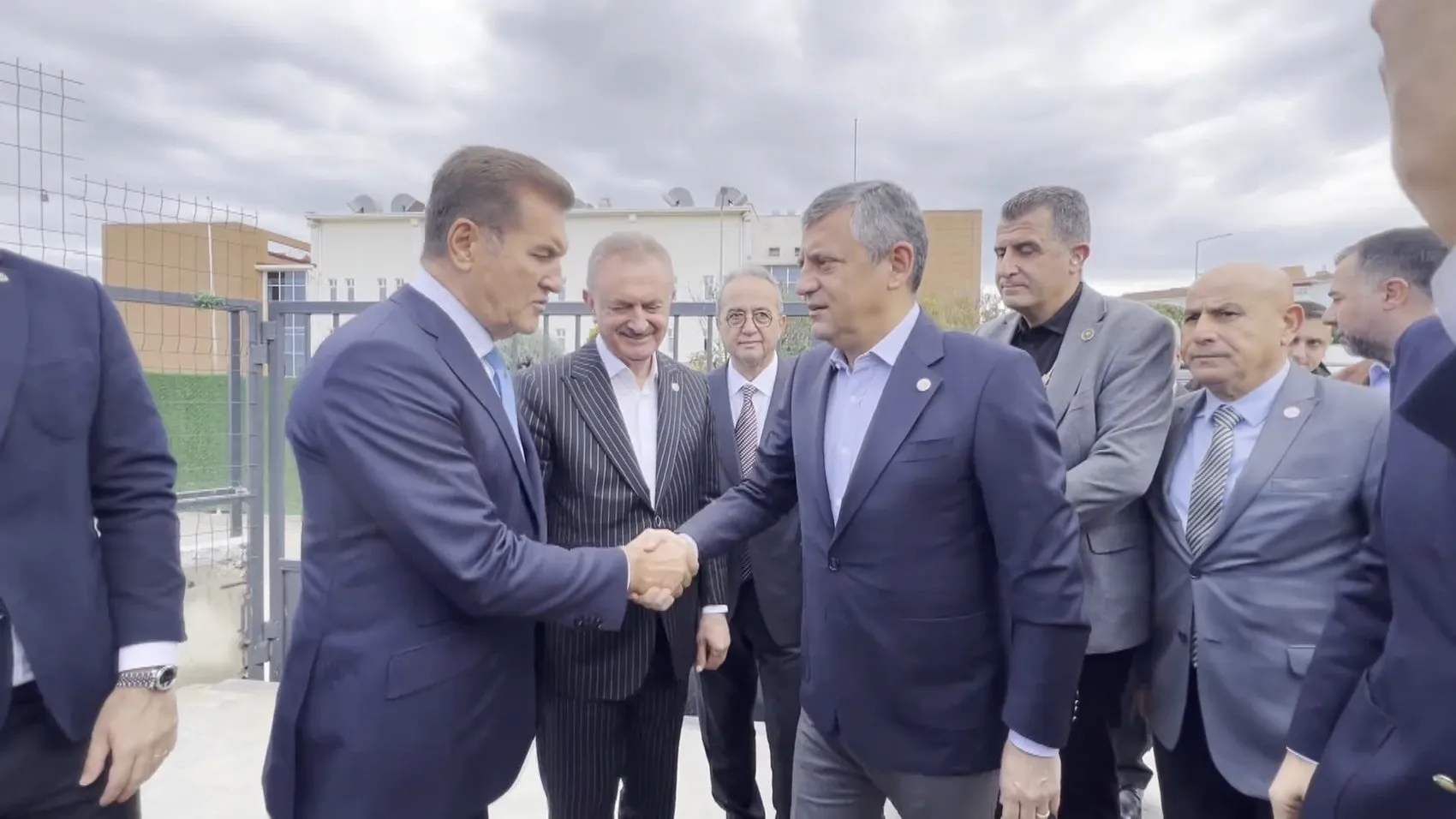 Silivri'de tarihi gün: İmamoğlu'nun savunması öncesi Özel'den sert çıkış
