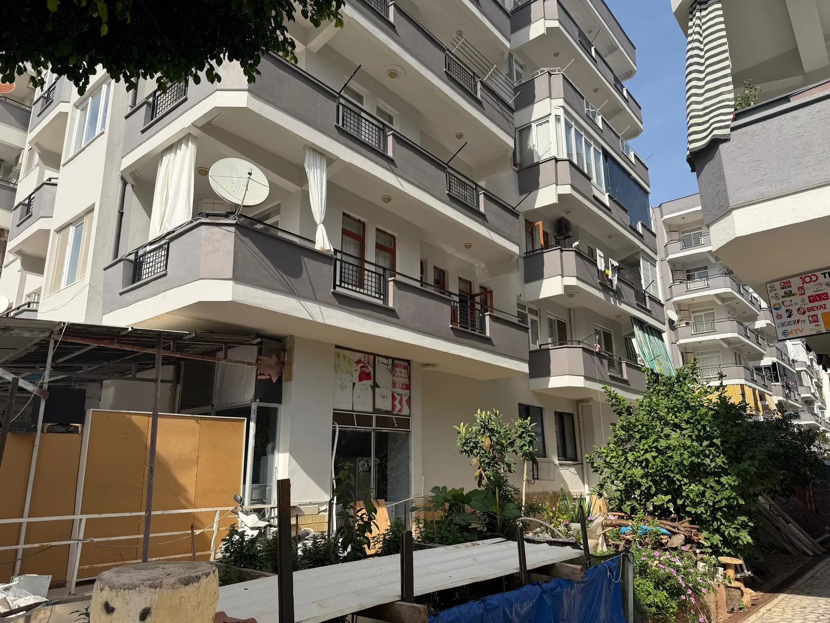 Alanya'da kan donduran aile dramı: Balkondan attığı kardeşinin ardından tetiği çekti
