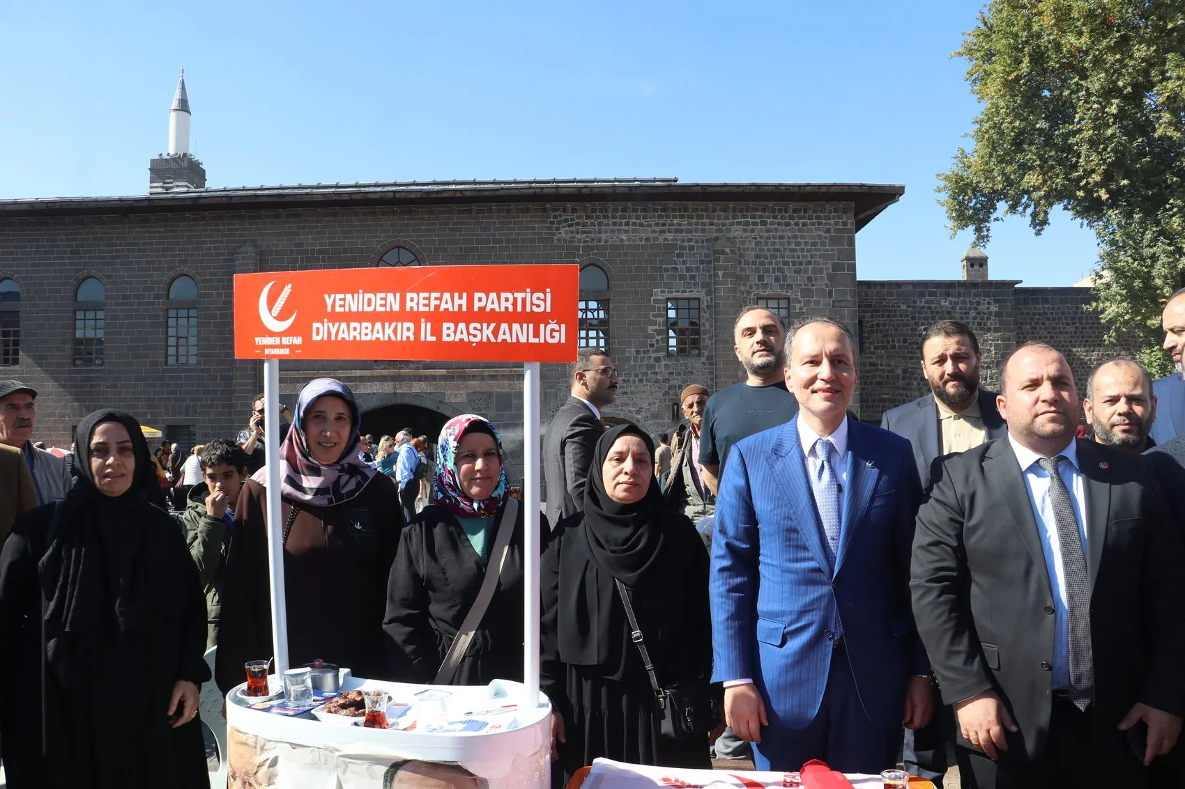 Fatih Erbakan'dan Diyarbakır'da kritik mesaj: Ana dil hakkı ve silahsızlanma vurgusu