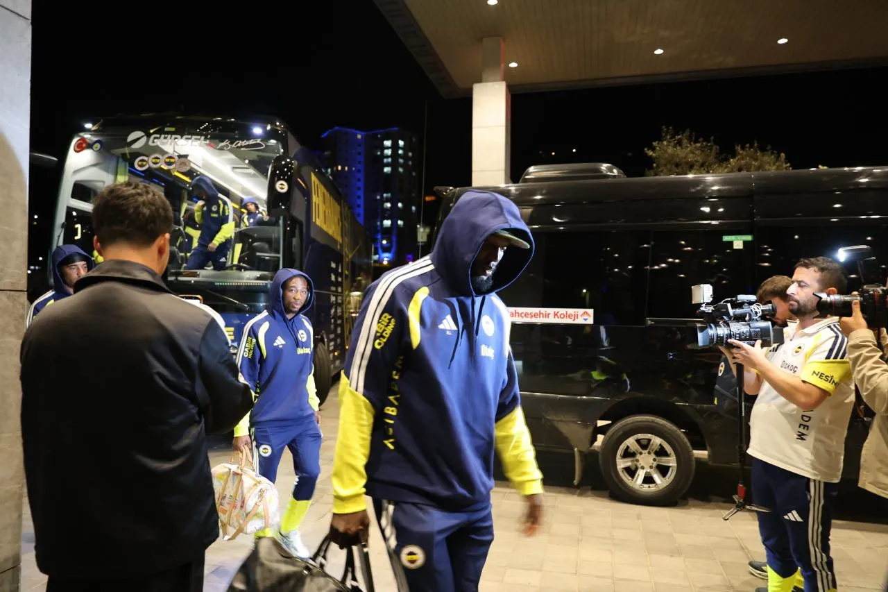 Fenerbahçe Rize'de: Sarı-lacivertli kafileyi coşkulu bir kalabalık karşıladı