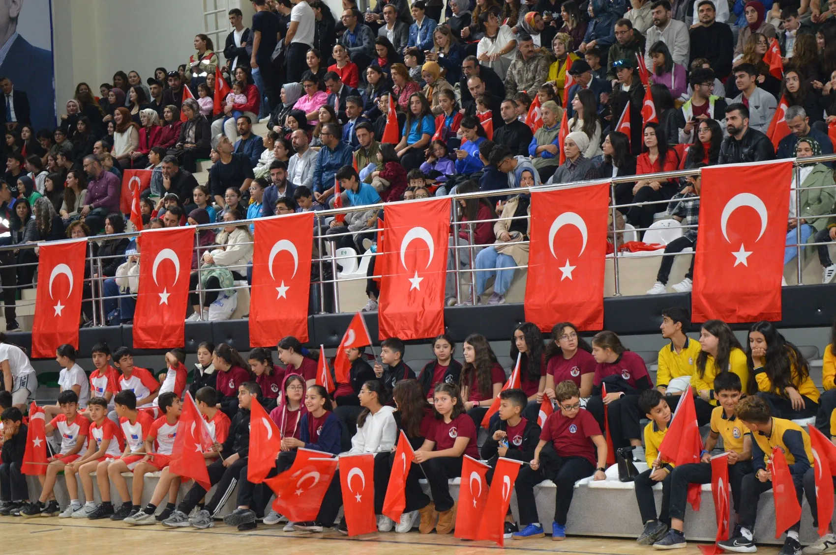 Mardin'de Cumhuriyetin 103. Yılı: Dört Dilde Yükselen Kardeşlik Ezgisi