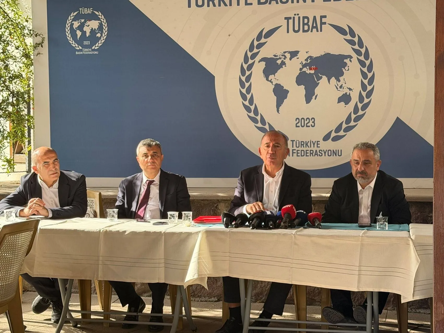 Gürsel Tekin'den adaylık ve Kılıçdaroğlu çıkışı: Güvenli limana ulaşana kadar görevi bırakmamalı