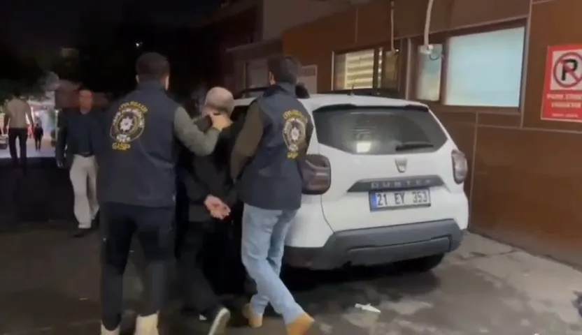 Diyarbakır'da 19 yıllık sır perdesi: Anne ve babanın da aralarında olduğu 6 kişi gözaltında