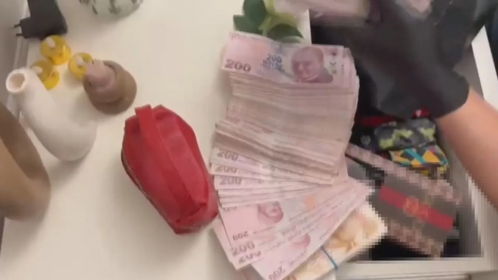 İstanbul'da uyuşturucu tacirlerine nefes kesen operasyon: Kaçarken yakalandılar