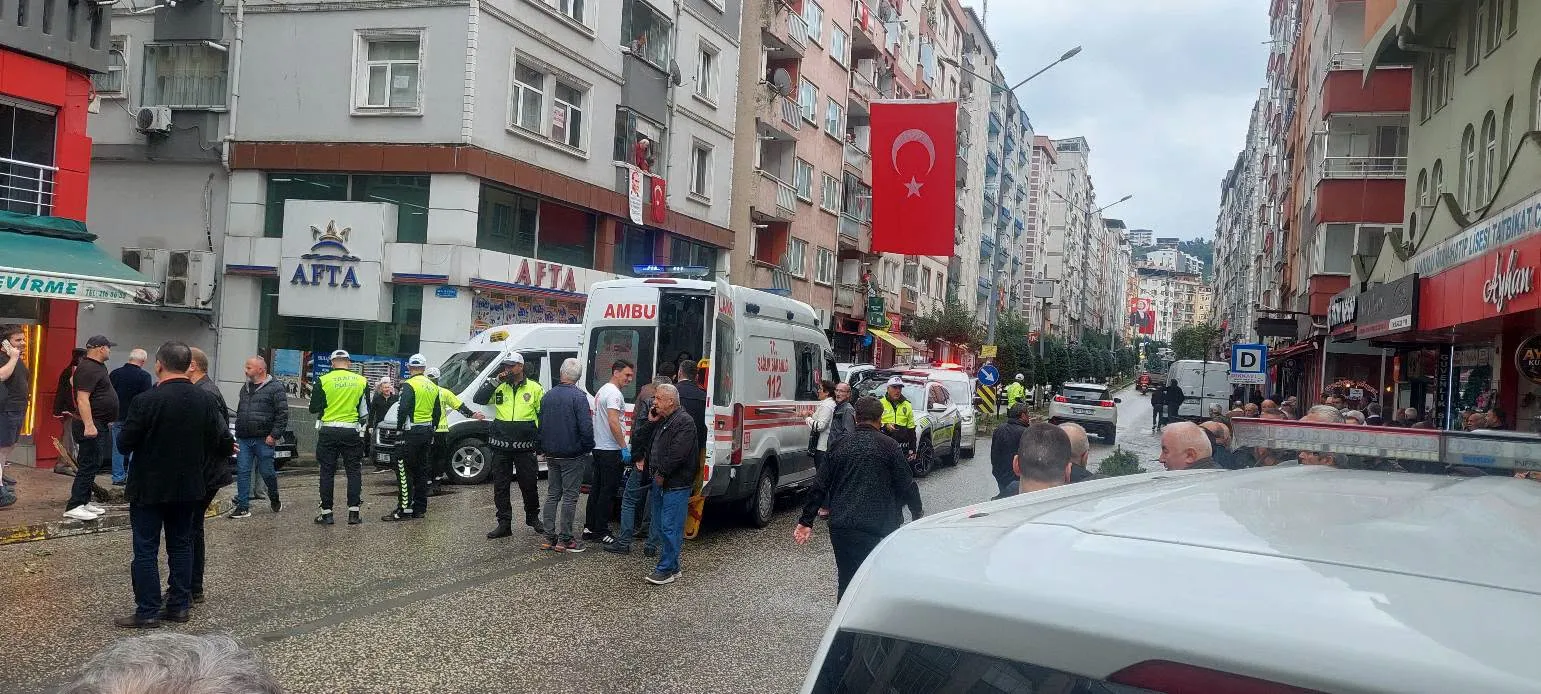 Giresun'da dehşet anları: Kontrolden çıkan otomobil kaldırımdaki yayaları biçti