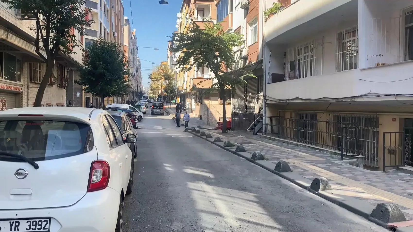 Esenler'de sokak ortasında şiddet: Arkadaşını saçlarından tutup metrelerce sürükledi