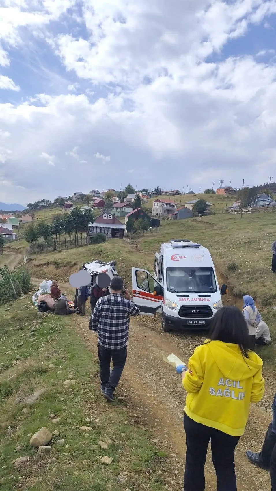 Sis Dağı'nda dehşet anları: Uçuruma yuvarlanan kamyonetten dört kişi sağ çıkarıldı