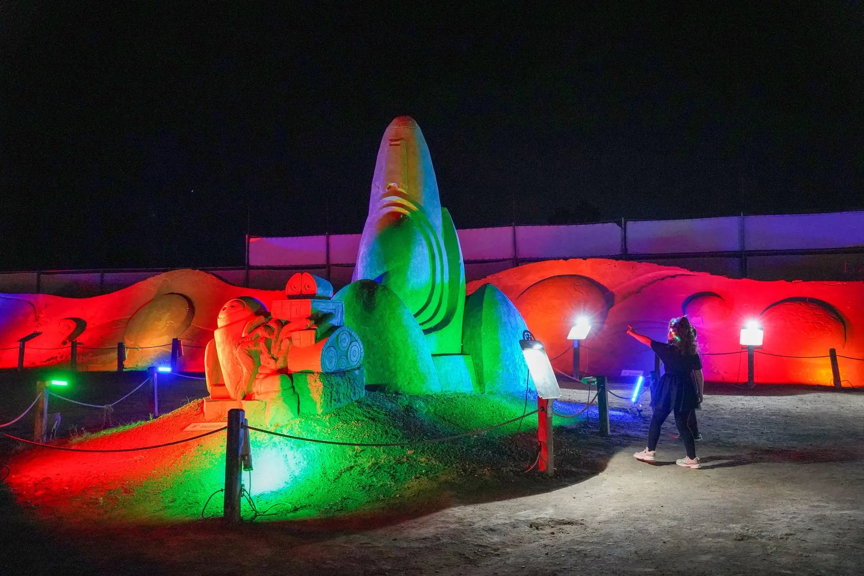 Minik zihinlerden dev sorular: Astronotlar Antalya'da çocukların merakına yenildi