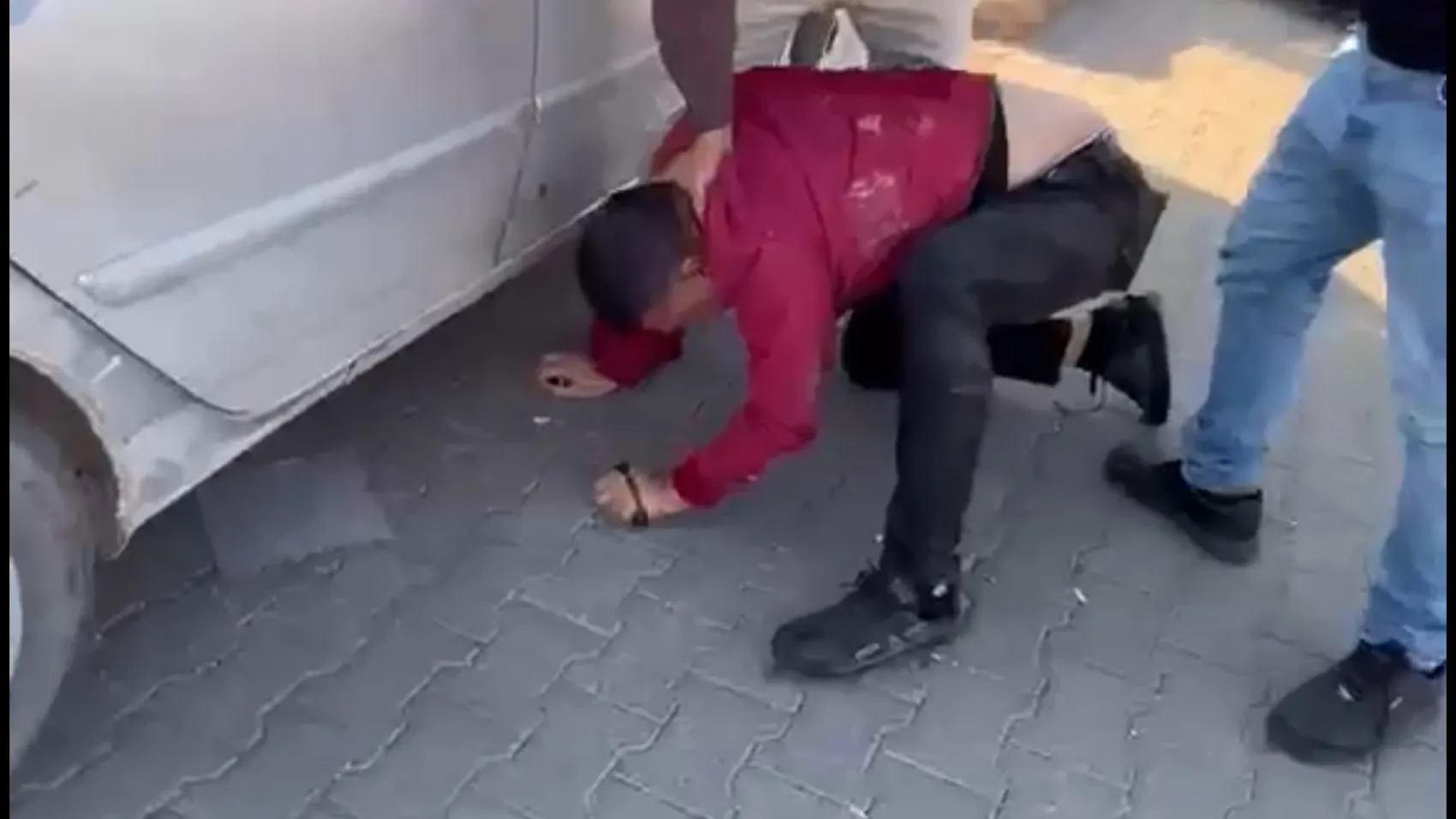 Şanlıurfa'da hesaplaşma: Bıçaklı saldırganın sopalı dayakla biten kaçışı