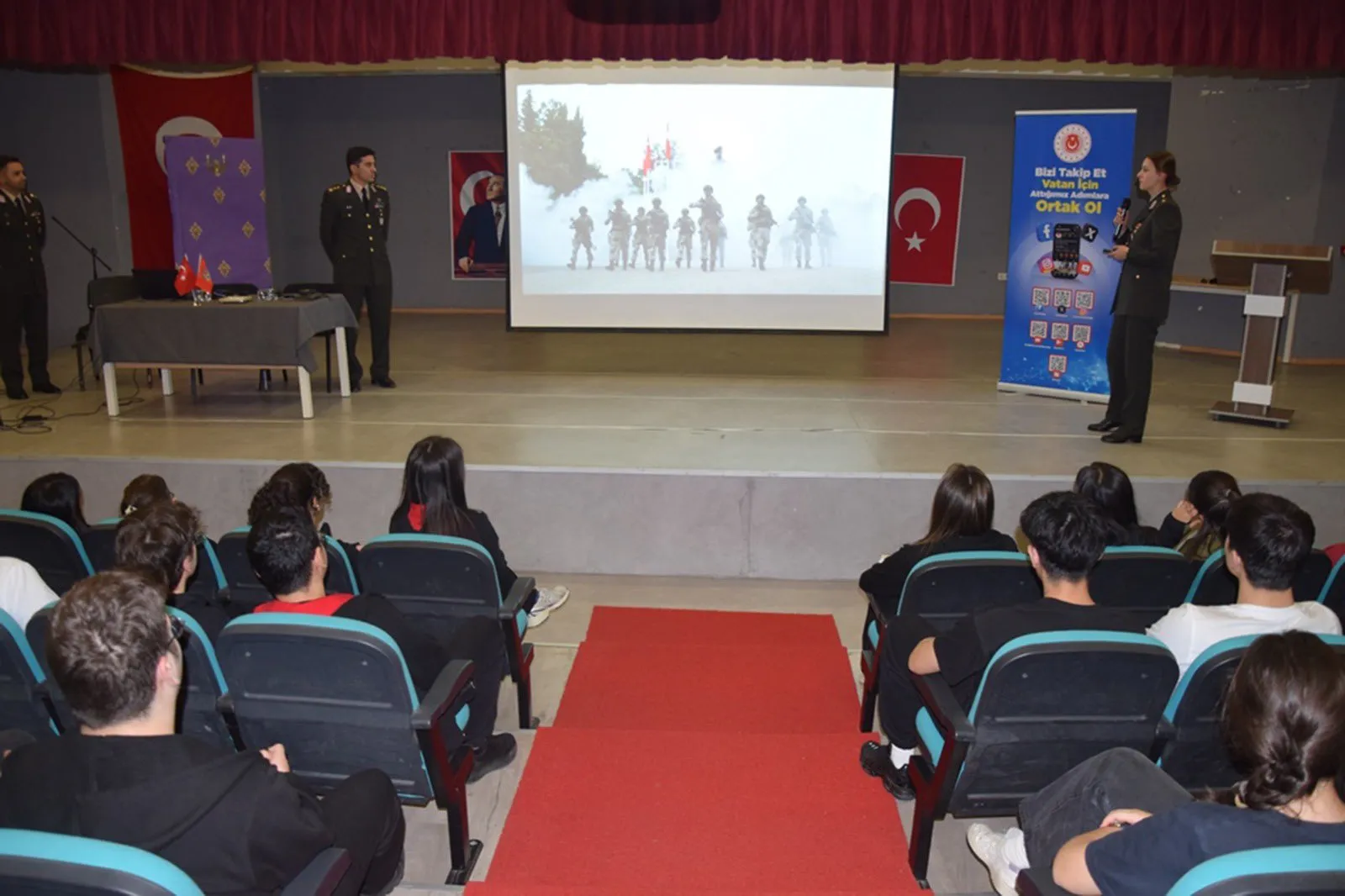 Gençlerin gözüyle üniforma: TSK kapılarını öğrencilere açtı