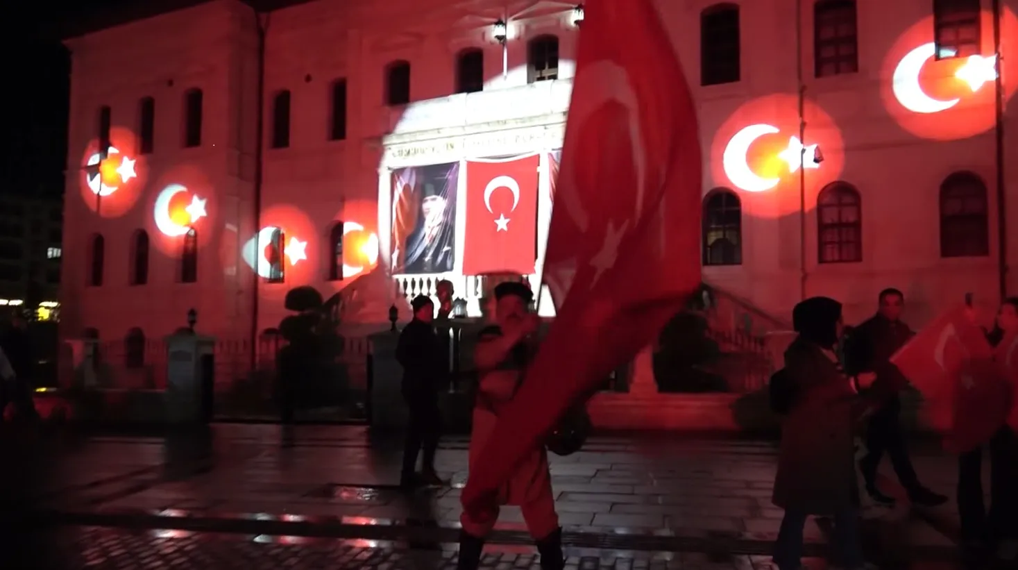 Cumhuriyetin doğduğu şehirde bayram coşkusu: Sivas sokakları kırmızı beyaza büründü