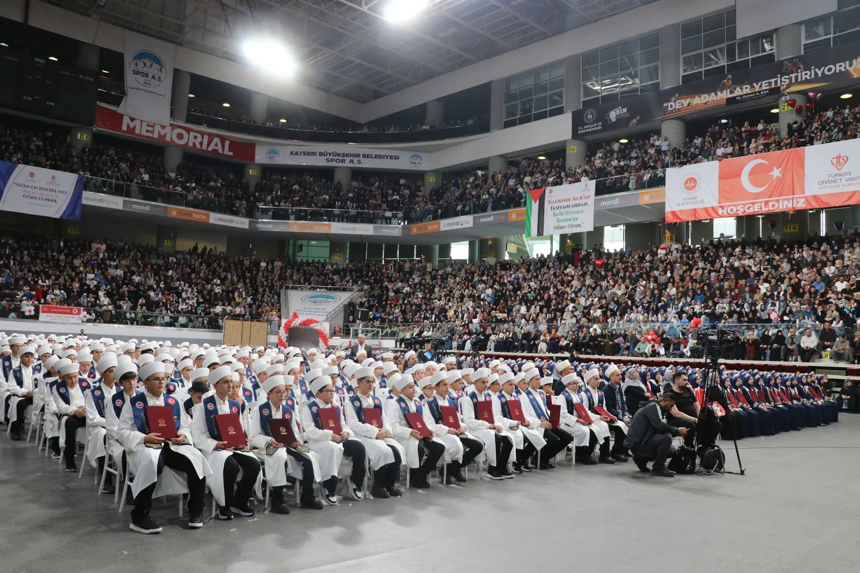 Kayseri'de 738 genç hafız için büyük gün: İcazet töreninde duygu dolu anlar