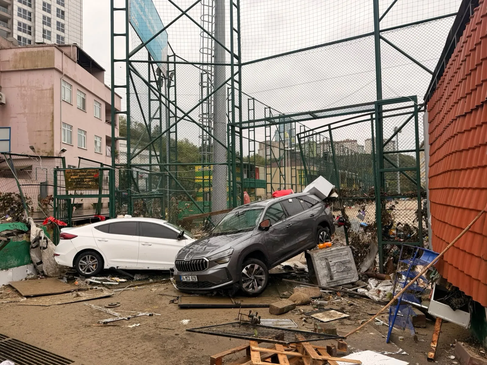 Ayazağa'da saniyelerle yarışan kahramanlık: Ölümün kıyısından dönen 6 kişi o anları anlattı