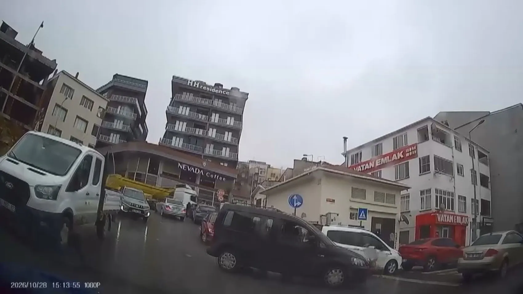 Arnavutköy'de yürekleri ağza getiren kaza: Yaya geçidinde dehşet anları