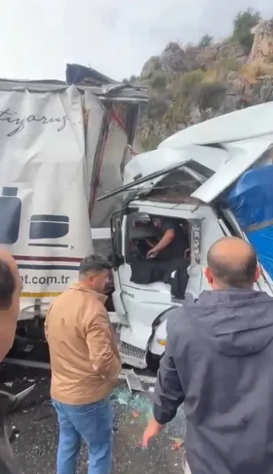 Tarsus otoyolunda sabah dehşeti: 11 kişi hastanelik oldu
