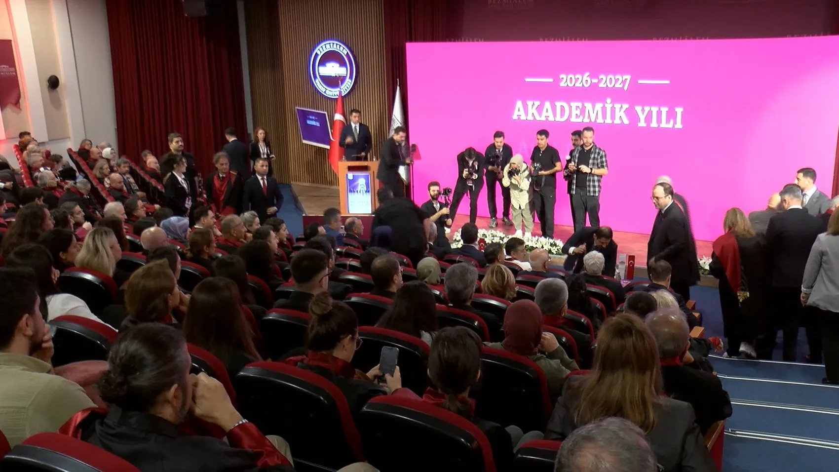 Bakan Memişoğlu'ndan gençlere çağrı: Sağlıkta yeni bir devrim için laboratuvarlara girin