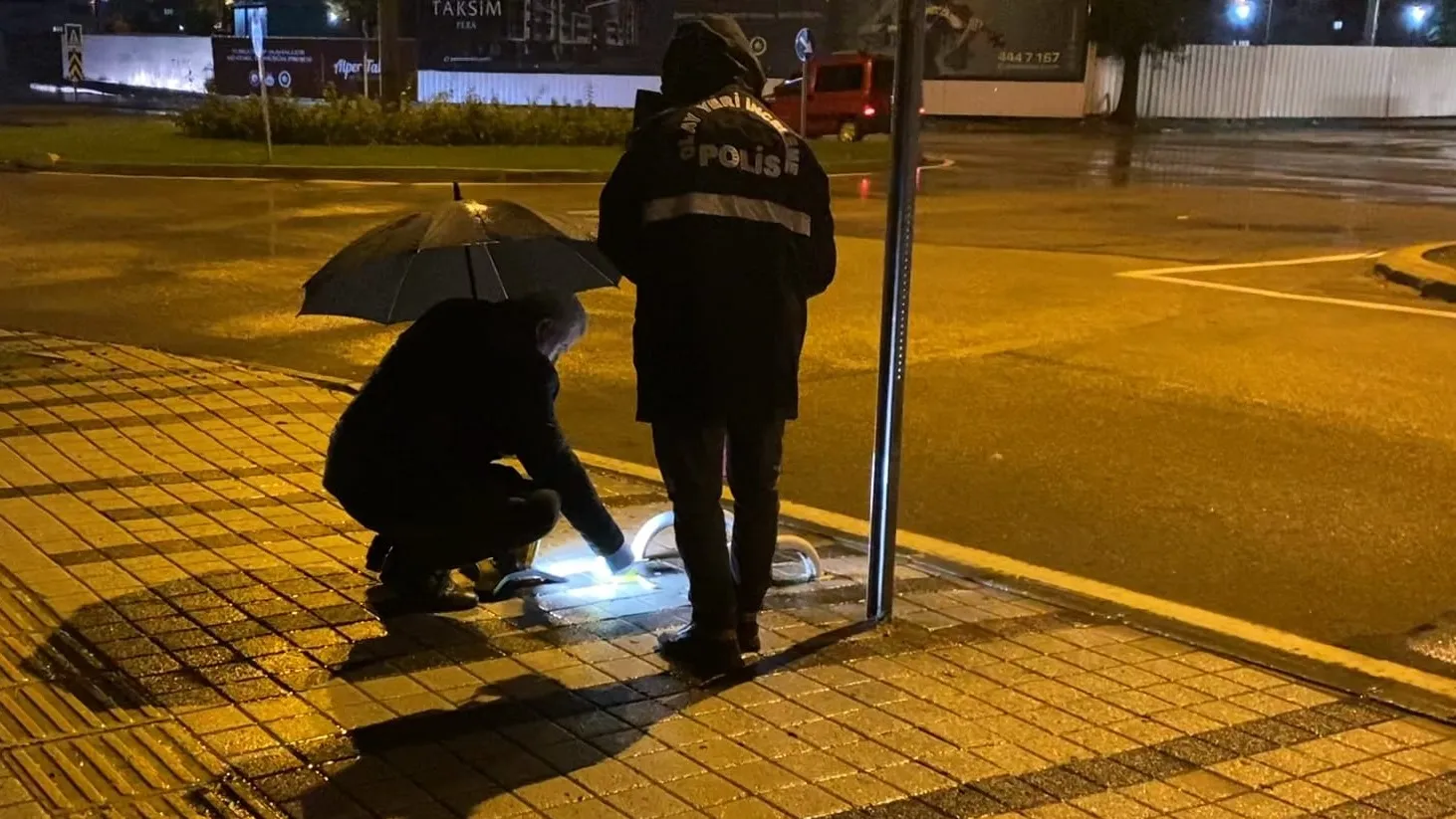 Hastaneye yaralı arkadaşlarının durumunu sormaya geldi, polis kapıda bekliyordu