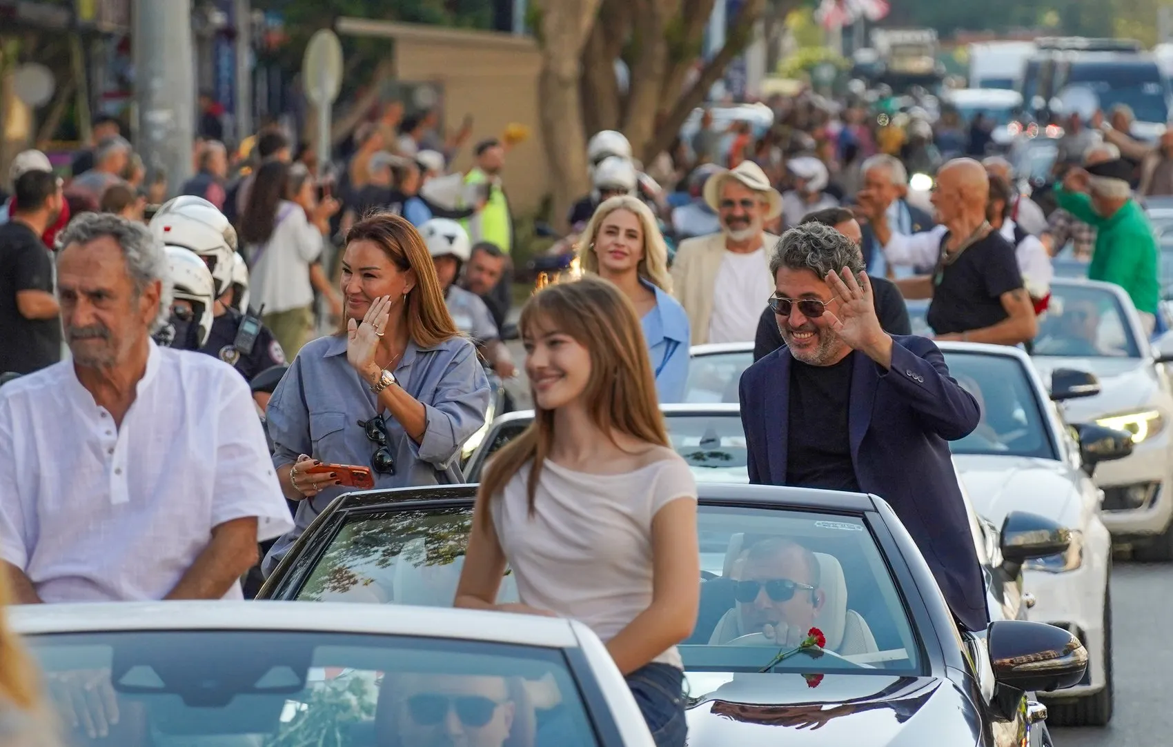 Antalya sokaklarında yıldızlar geçidi: 63. Altın Portakal coşkusu Daima sloganıyla başladı