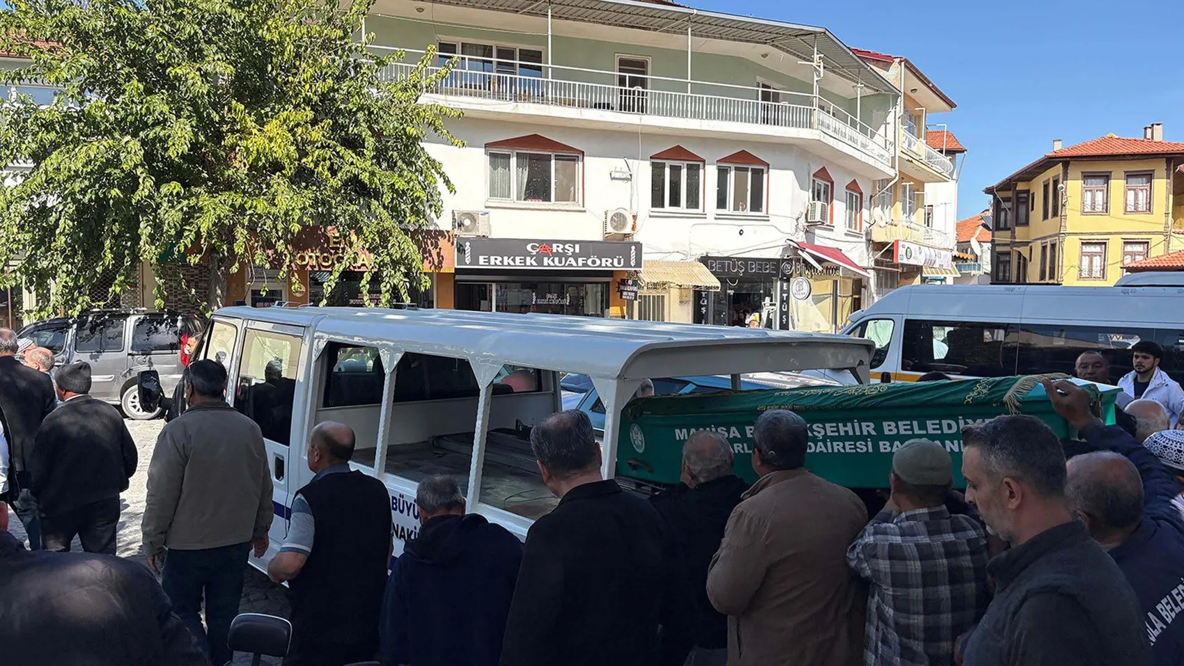 Evinin küle dönüşüne tanıklık ederken kalbi durdu: Kula'da hüzünlü veda