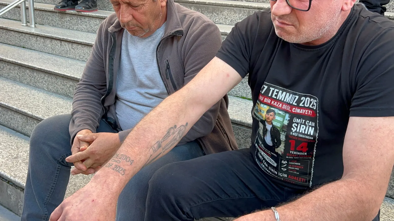 Adliye merdivenlerinde evlat acısı: 21 yaşındaki Ümitcan davasında çıkan karara babadan isyan