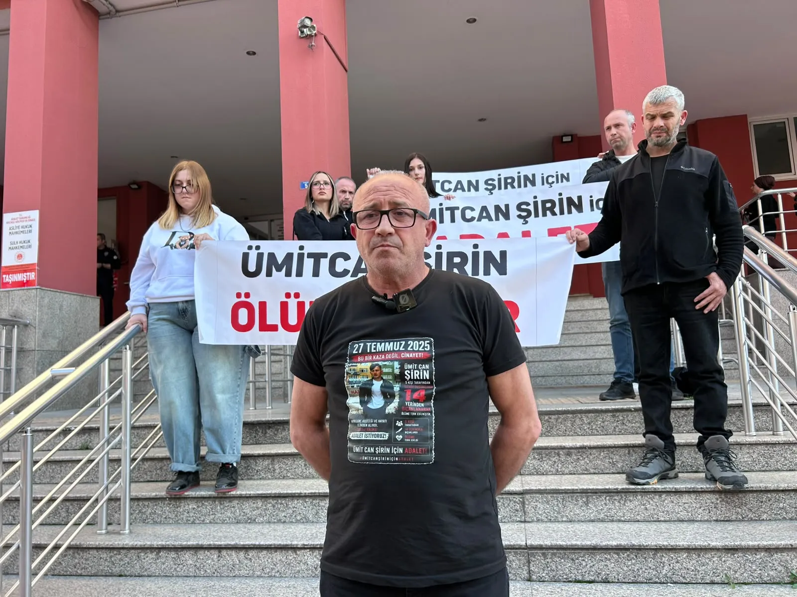 Adliye merdivenlerinde evlat acısı: 21 yaşındaki Ümitcan davasında çıkan karara babadan isyan