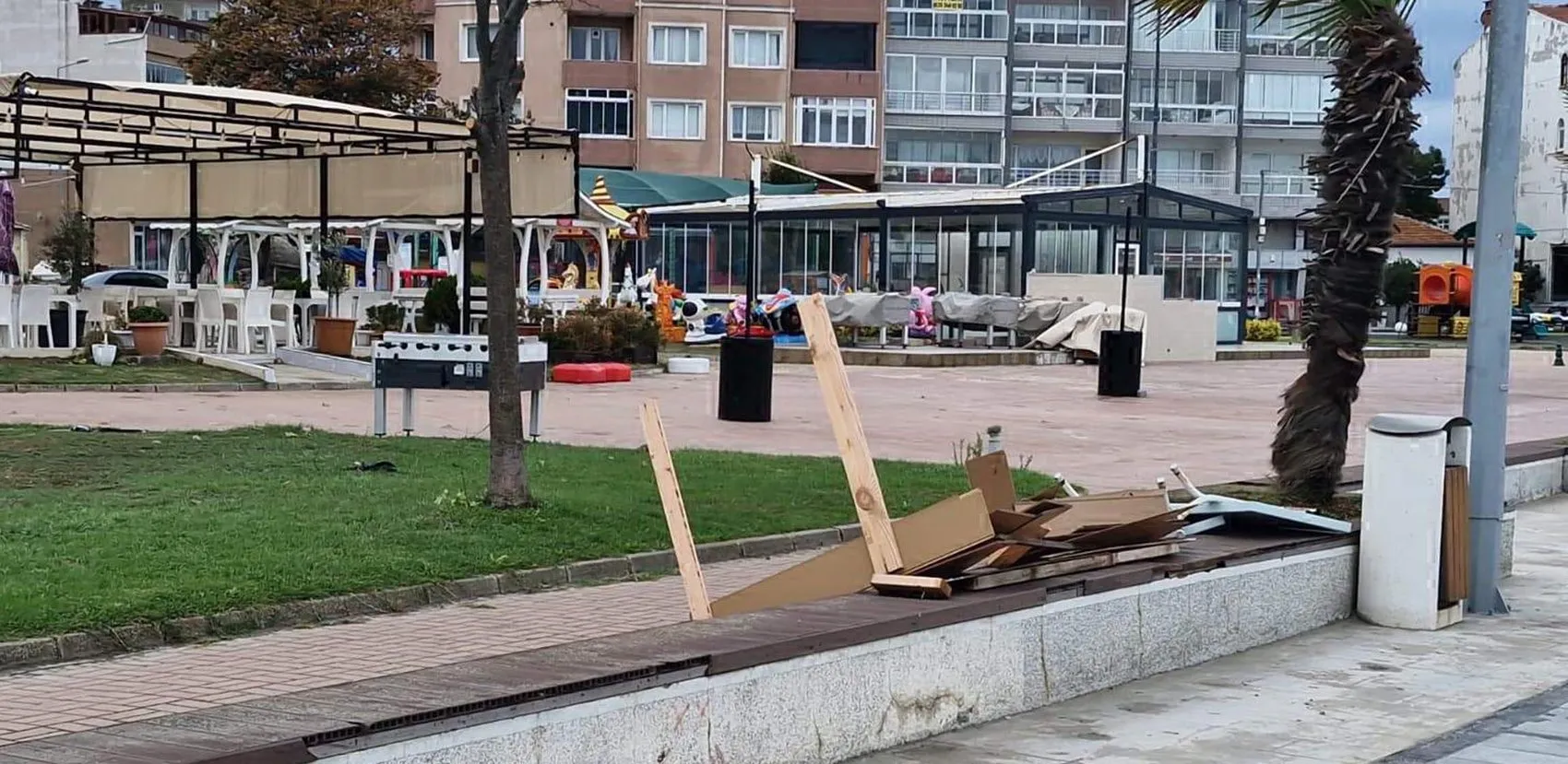 Marmaraereğlisi'nde hayatı durduran fırtına: Sahil şeridinde büyük hasar