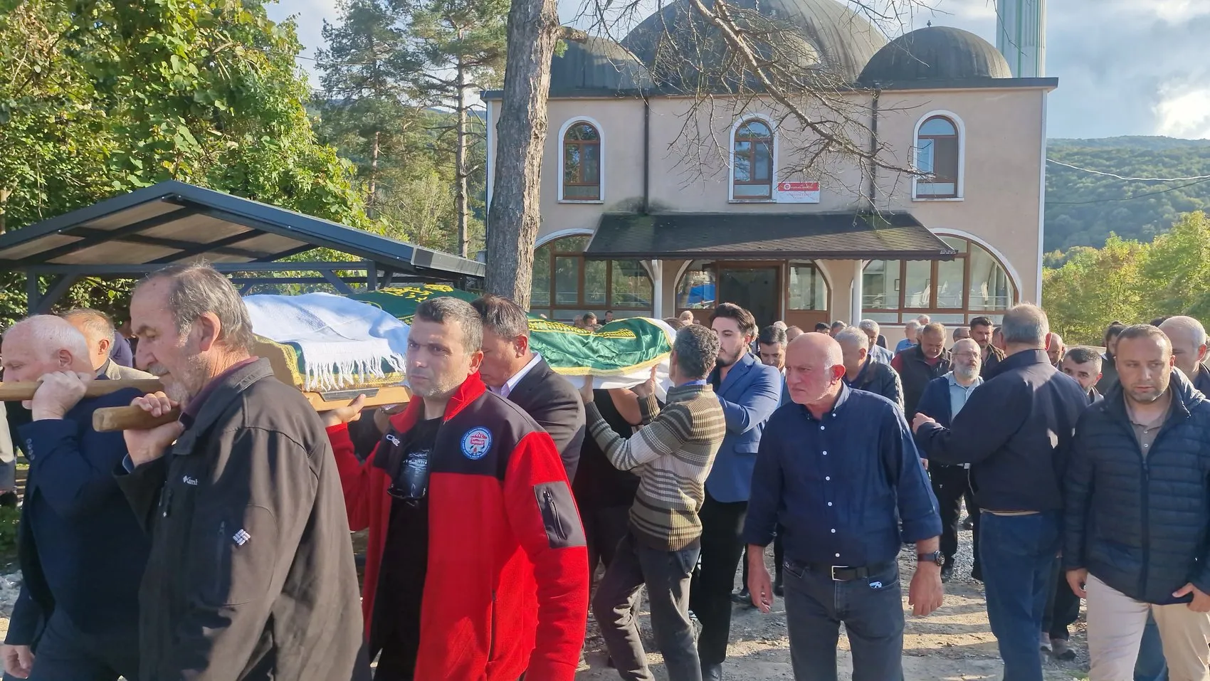 Basın camiasını yasa boğan veda: Recep Levent Öztürk son yolculuğuna uğurlandı