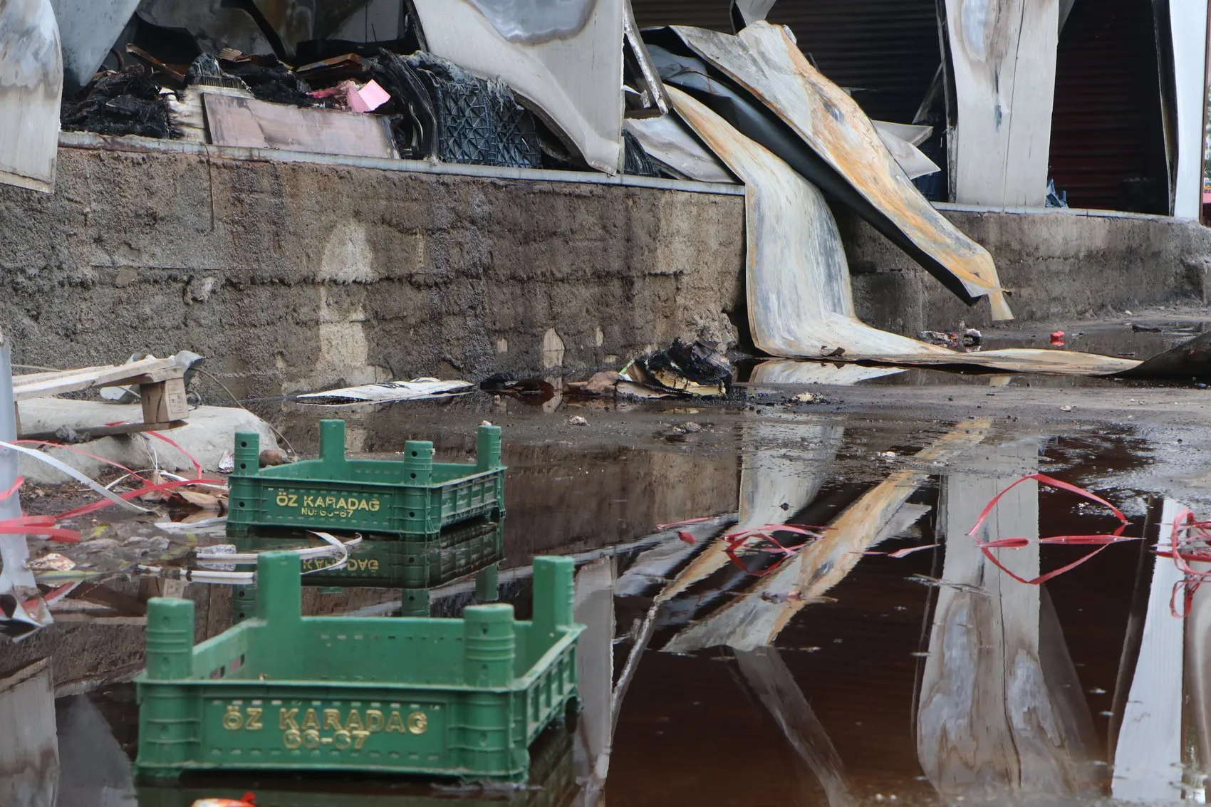 Adana'da sebze halini küle çeviren felaketin bilançosu gün ağarınca ortaya çıktı