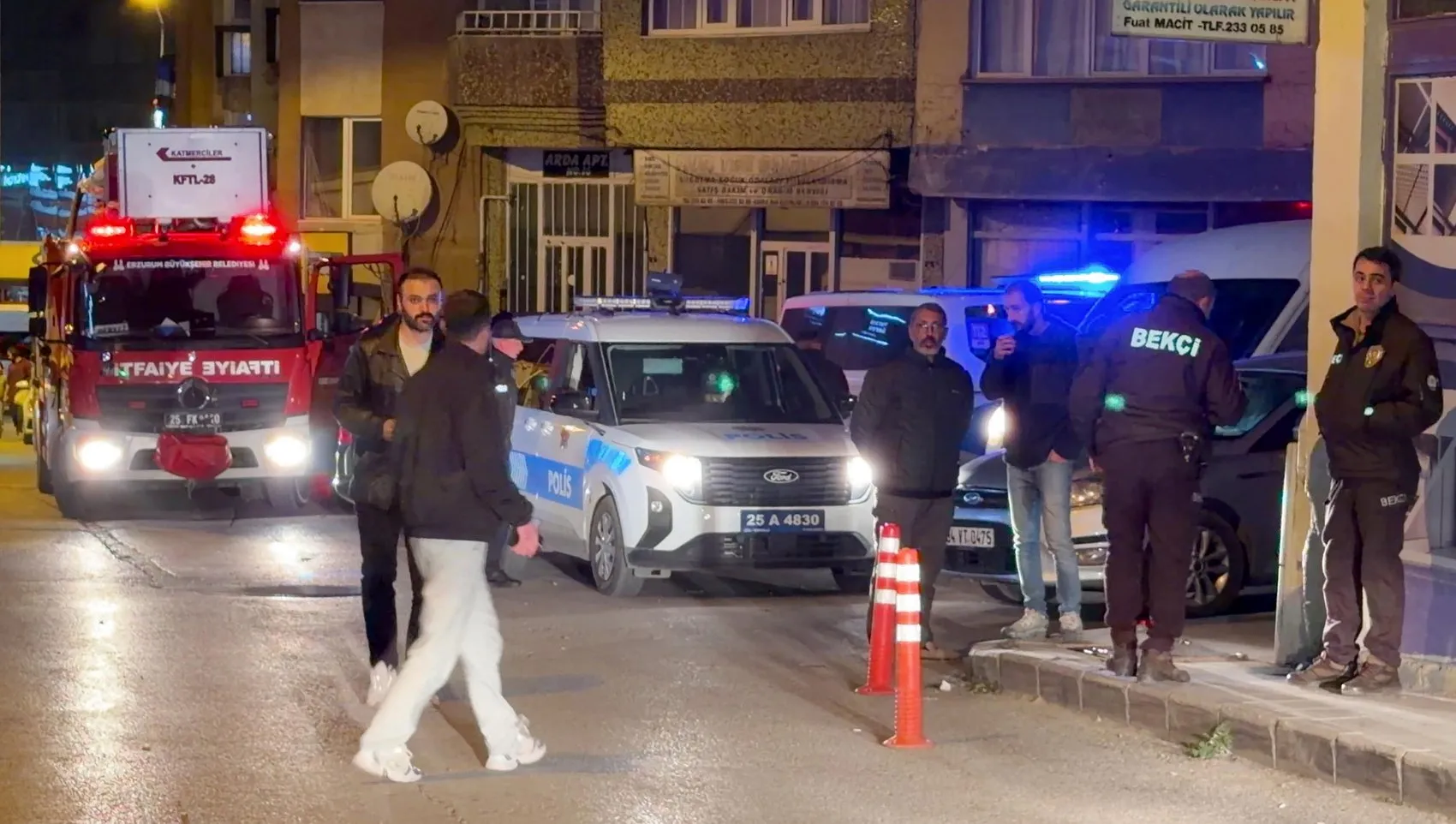 Çatıdaki firarinin ilginç teslim olma hikayesi: İtfaiyeden çekyatlı önlem
