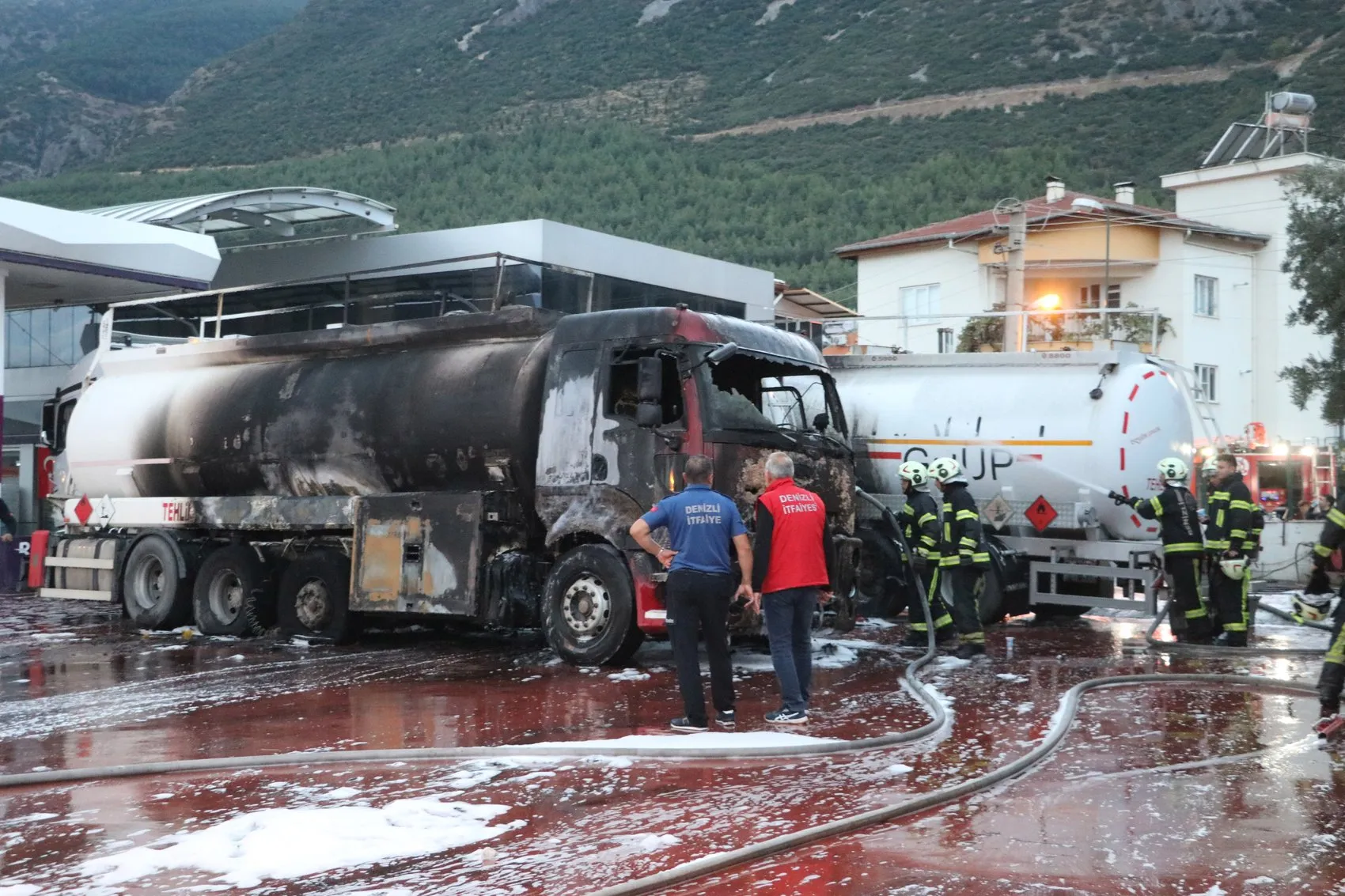 Denizli'de akaryakıt istasyonunda korku dolu anlar: Bir anlık dikkatsizlik faciaya yol açıyordu