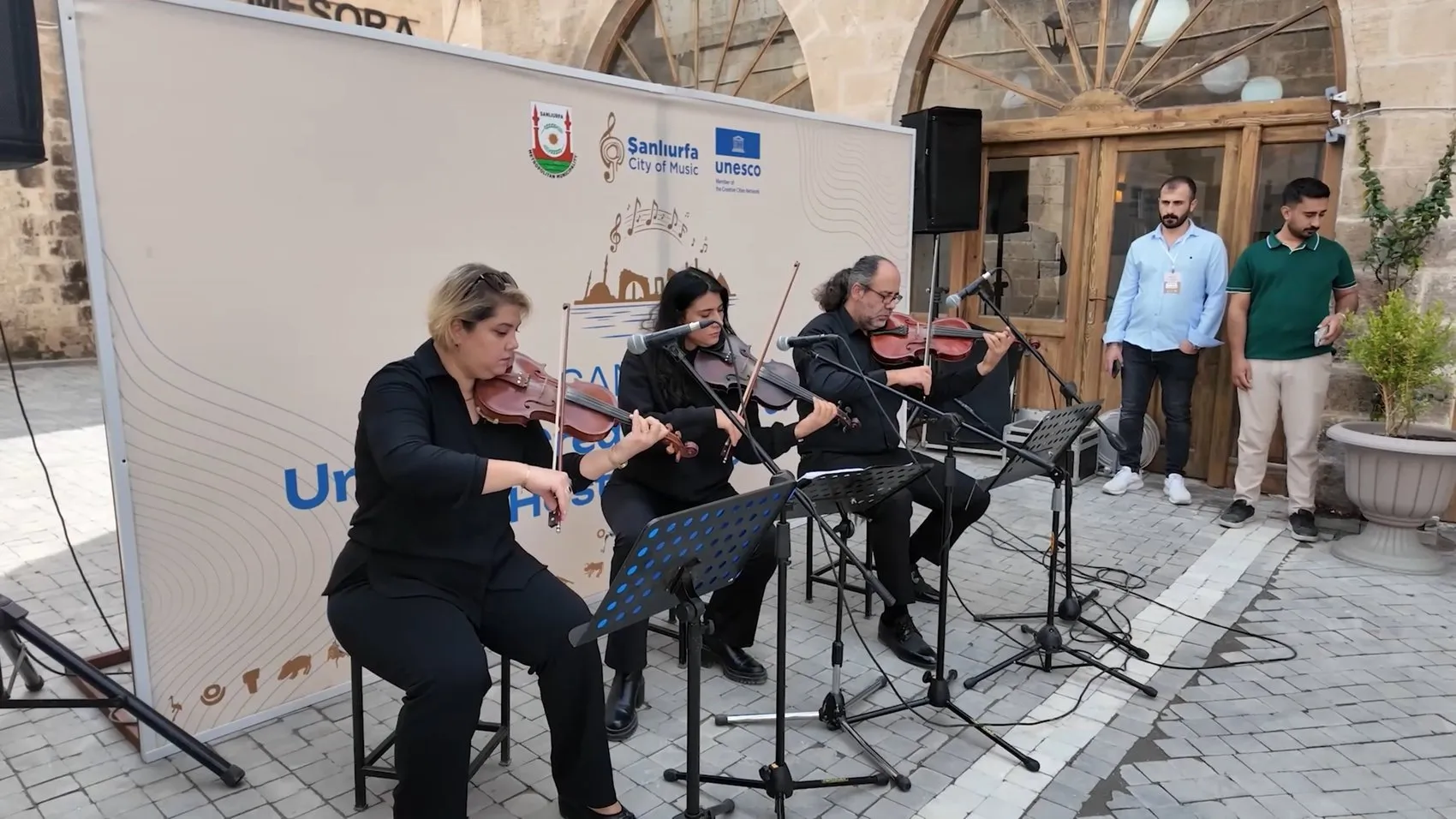 Şanlıurfa'da tarihi buluşma: Gazellerin yanık sesi opera ezgileriyle harmanlandı