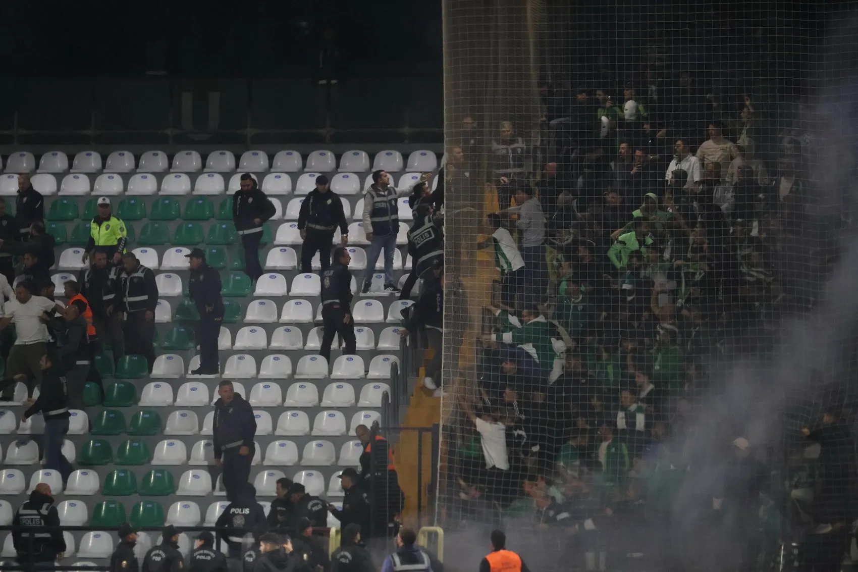 Muğlaspor ve Bursaspor'a PFDK'den ağır fatura: Tribünler kapatıldı