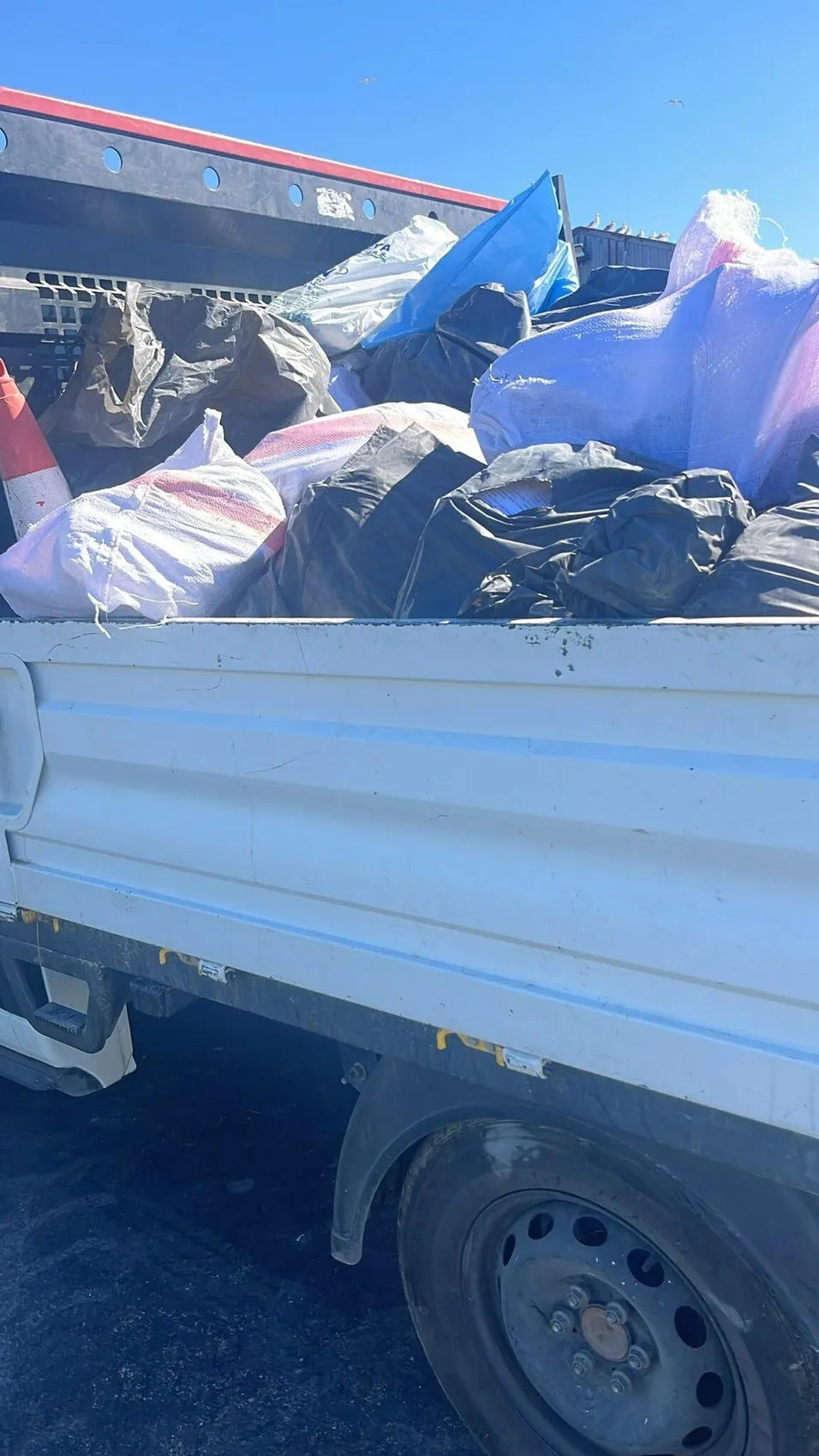 Çeşme Belediyesi'nde evrak imha paniği: Temizlik işçisi suçüstü yakalandı