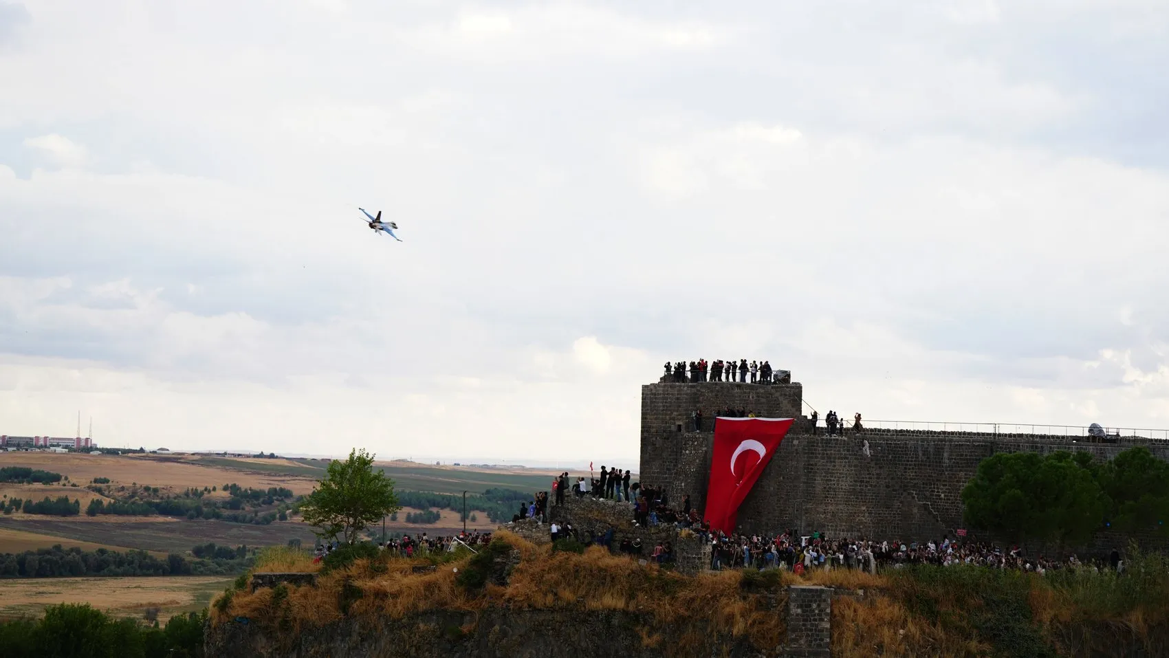 Diyarbakır semalarında unutulmaz anlar: SOLOTÜRK tarihi surların üzerinde nefes kesti