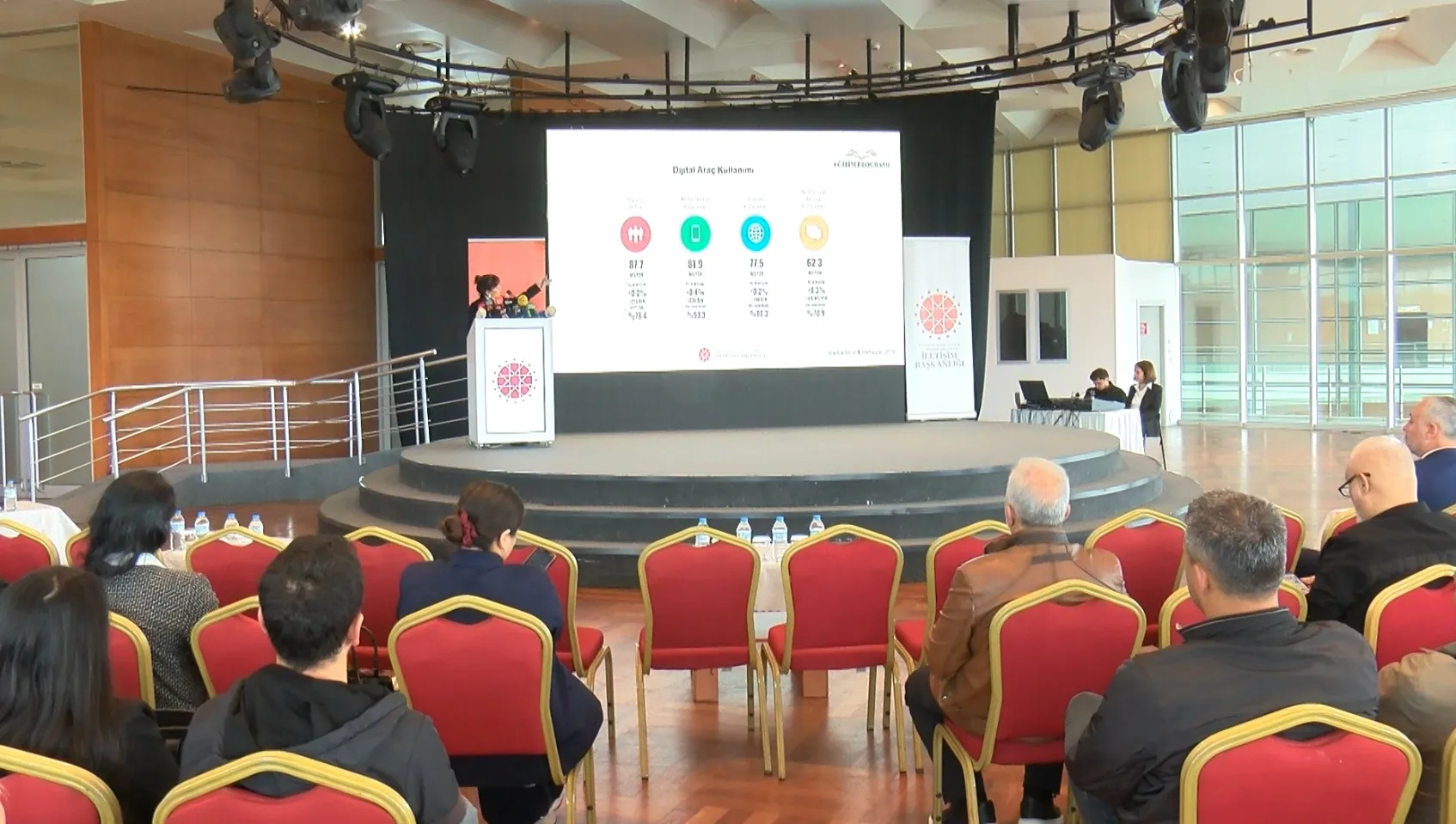 Dijital çağın yeni tehlikesi: Yapay zeka algoritmaları gerçeği büküyor mu?