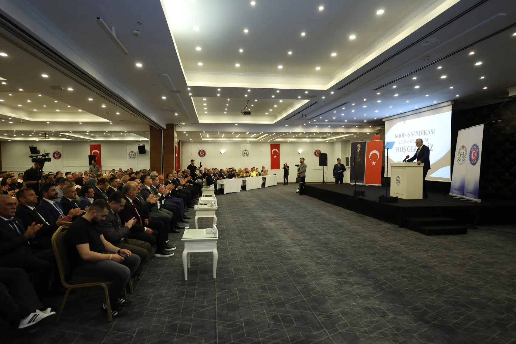 Bakan Işıkhan'dan sendika temsilcilerine kritik mesaj: İşçi hakları önceliğimiz