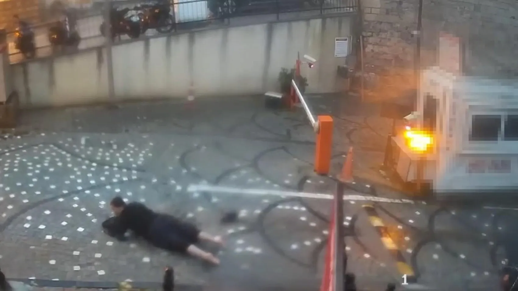 Fatih'te parkta yürürken gelen acı son: 14 yaşındaki çocuk elektrik akımına kurban gitti