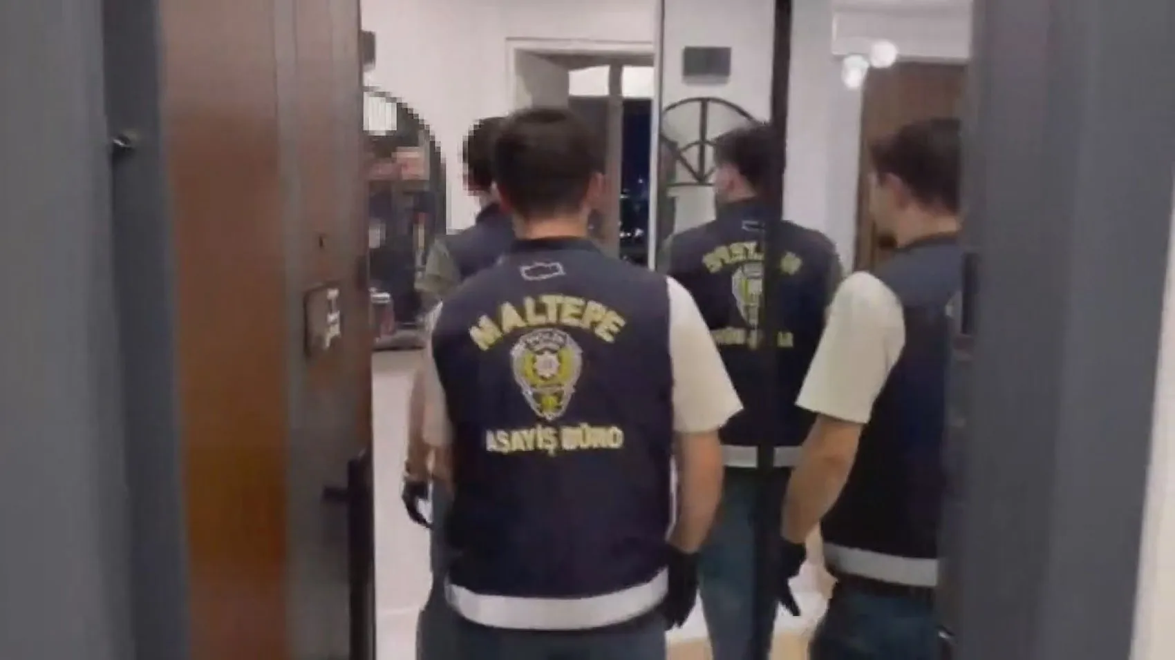 İstanbul'da uyuşturucu tacirlerine nefes kesen operasyon: Kaçarken yakalandılar
