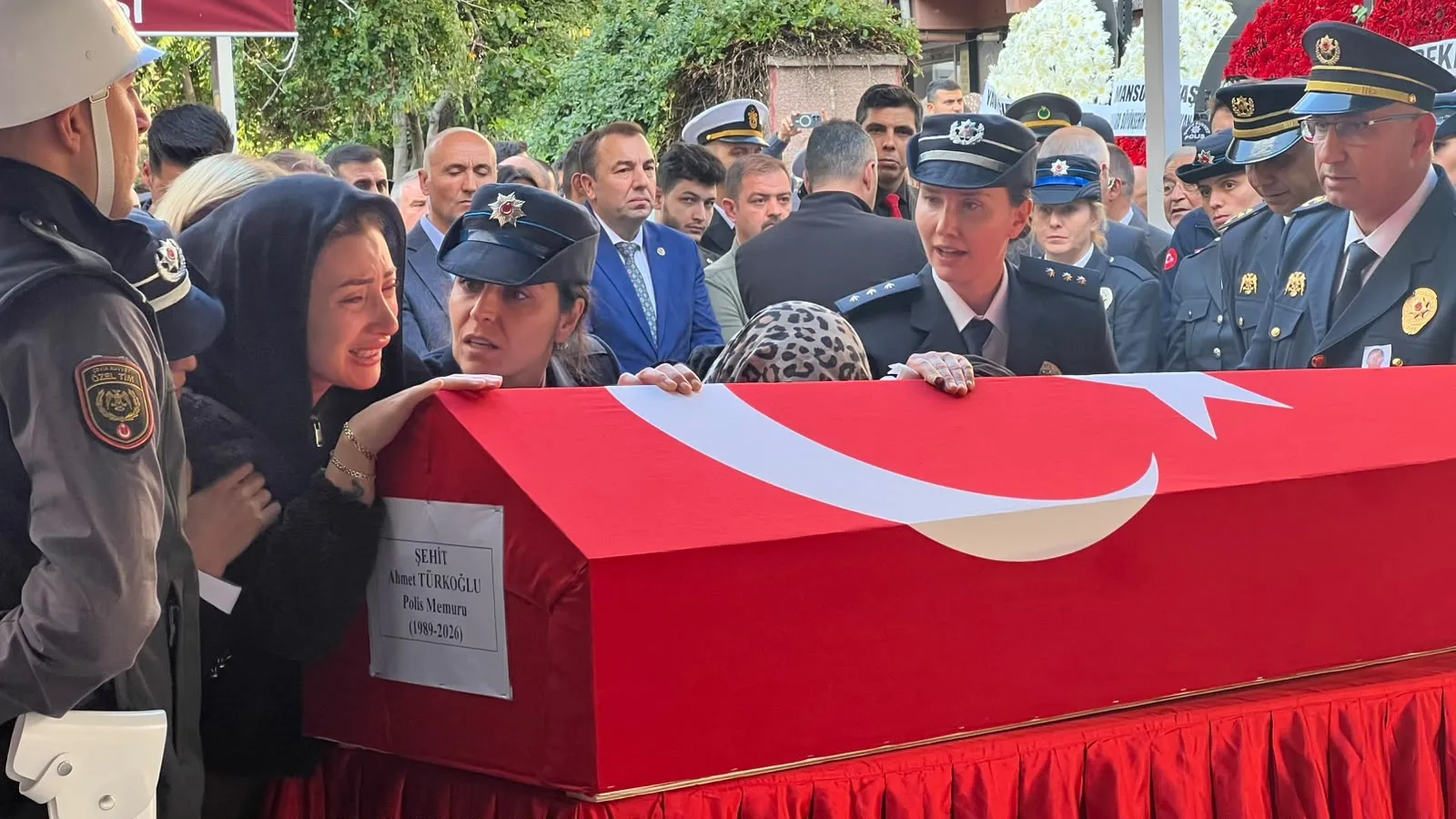 Ankara'da hüzünlü veda: Şehit polis Ahmet Türkoğlu son yolculuğuna uğurlandı