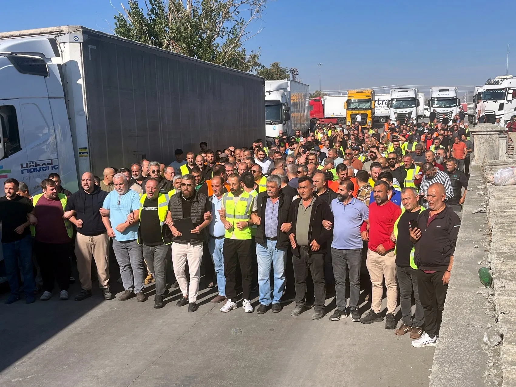 Kapıkule'de direksiyon başında isyan: TIR şoförlerinden 5 saatlik sessiz çığlık