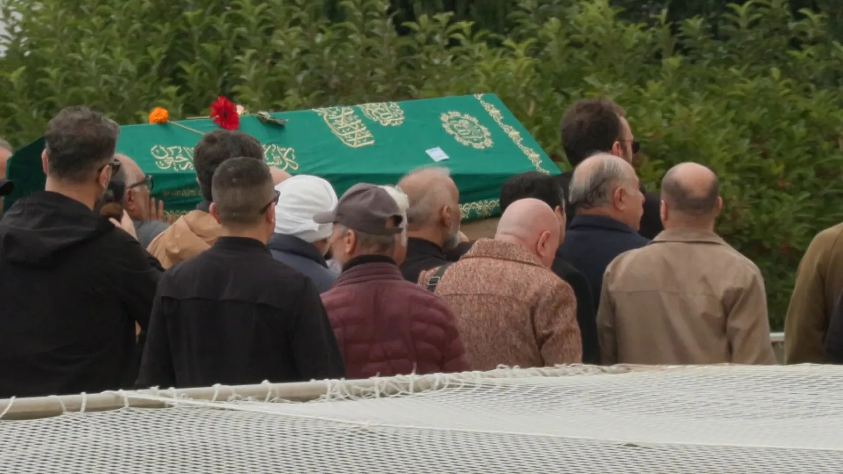 Müzik dünyasını yasa boğan veda: Nevzat Doğansoy son yolculuğuna Galatasaray formasıyla uğurlandı