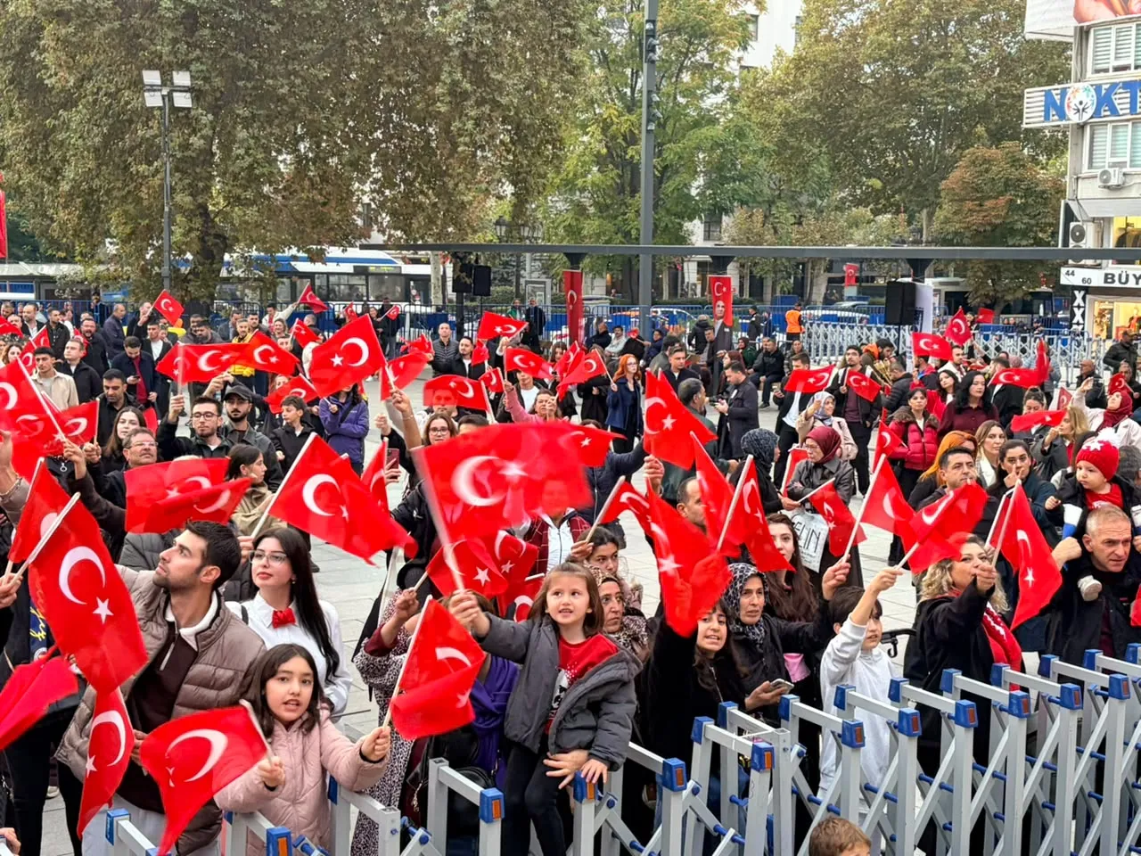 Makamlar Gelip Geçici, Asıl Olan Milletin Emaneti: Mansur Yavaş'tan Cumhuriyet Mesajı