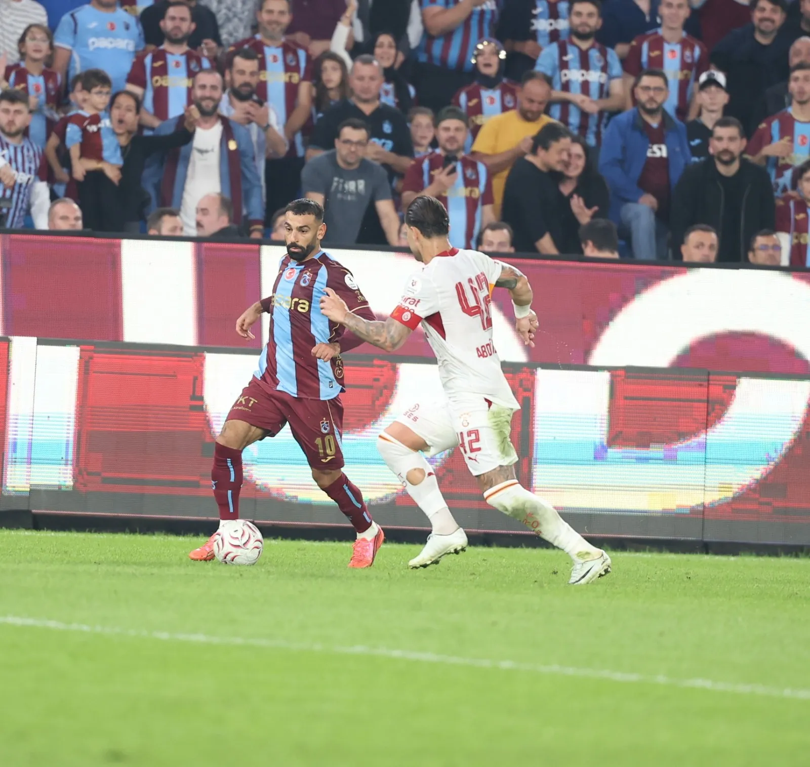 Bordo-Mavili Kanatlarda Salah Fırtınası: Tarihi İstatistikleri Altüst Eden Başlangıç