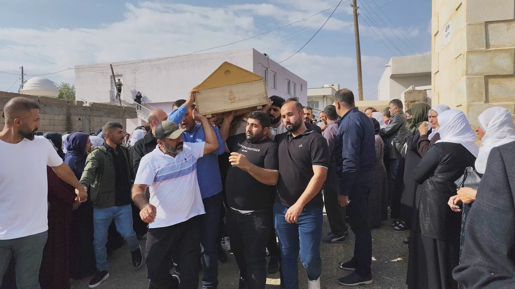 Taziye dönüşü gelen acı haber: Aynı aileden 4'ü çocuk 6 kişi son yolculuğuna uğurlandı