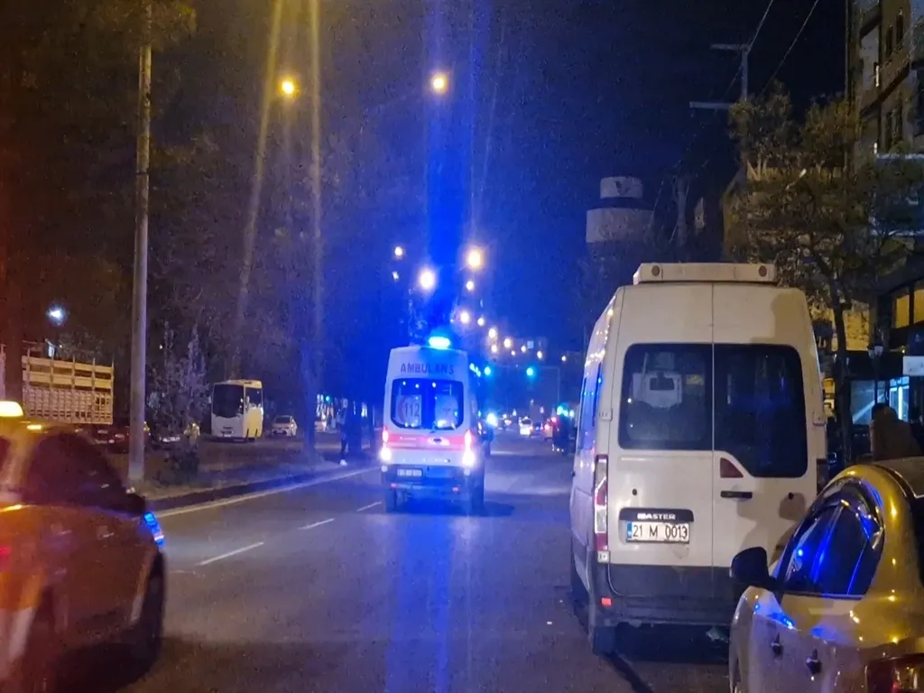 Diyarbakır'da dehşet dolu gece: Yıllardır ayrı yaşadığı eşini ve kızını hedef aldı