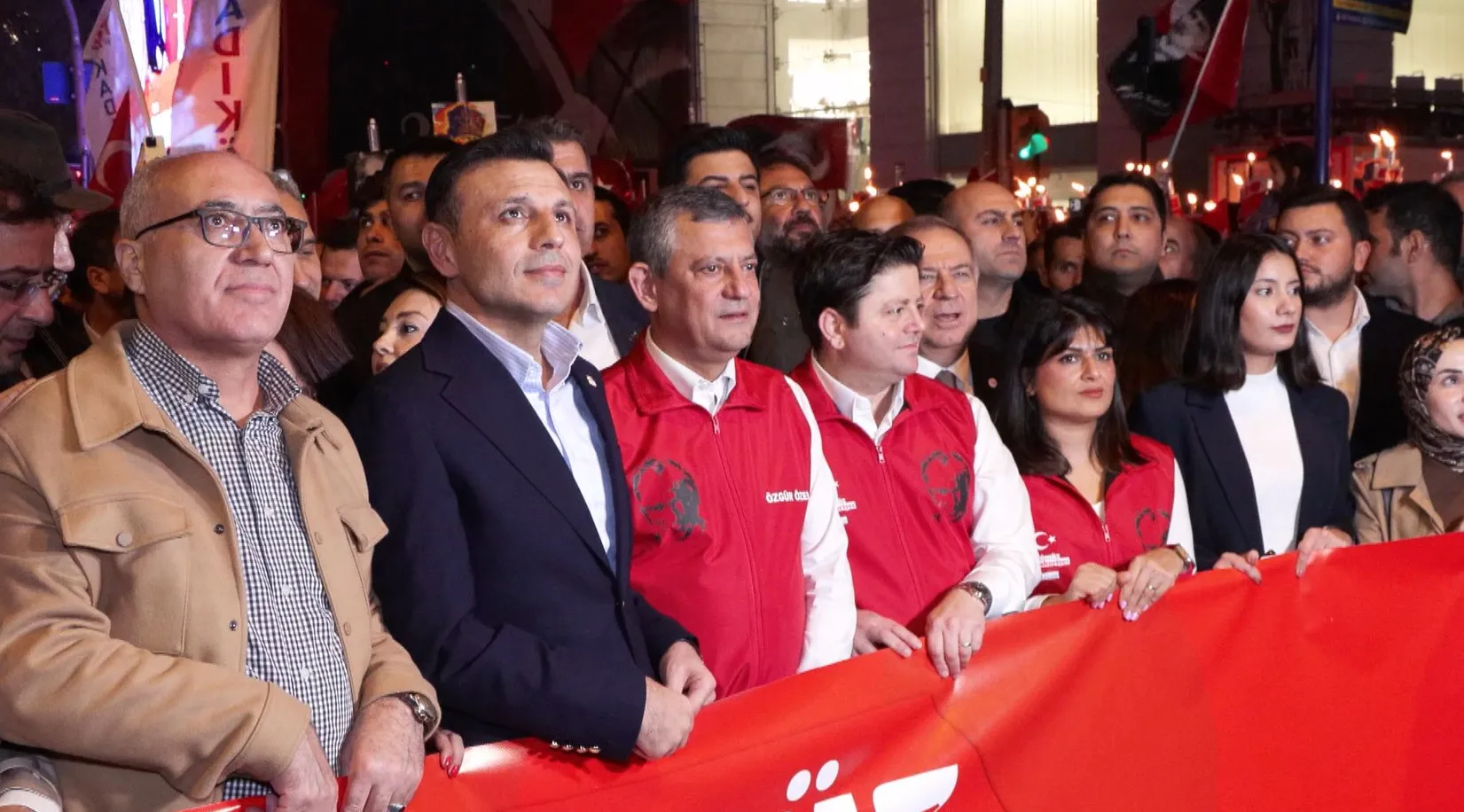 Bağdat Caddesi'nde Cumhuriyet coşkusu: 86 milyonun çatısı altında buluştular