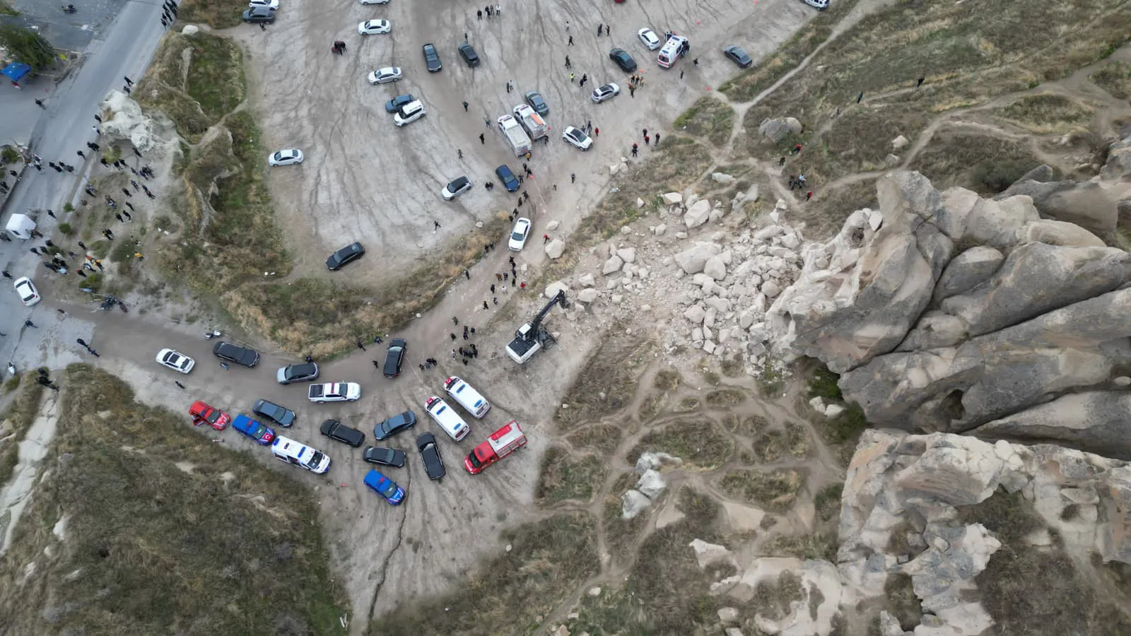 Göreme'de turistik gezi kabusa döndü: Peribacasından kopan dev kaya kütleleri can aldı