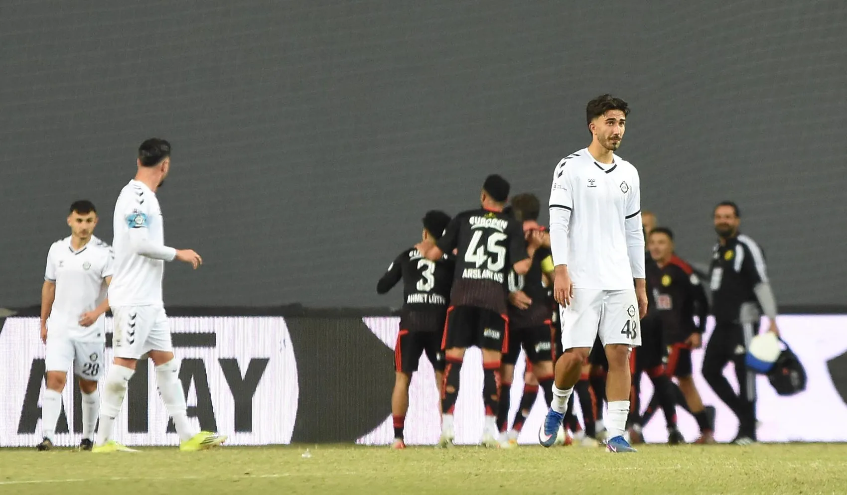 Altay'da ağır mağlubiyetlerin faturası kesildi: Tuna Üzümcü'den oyuncularına sert tepki