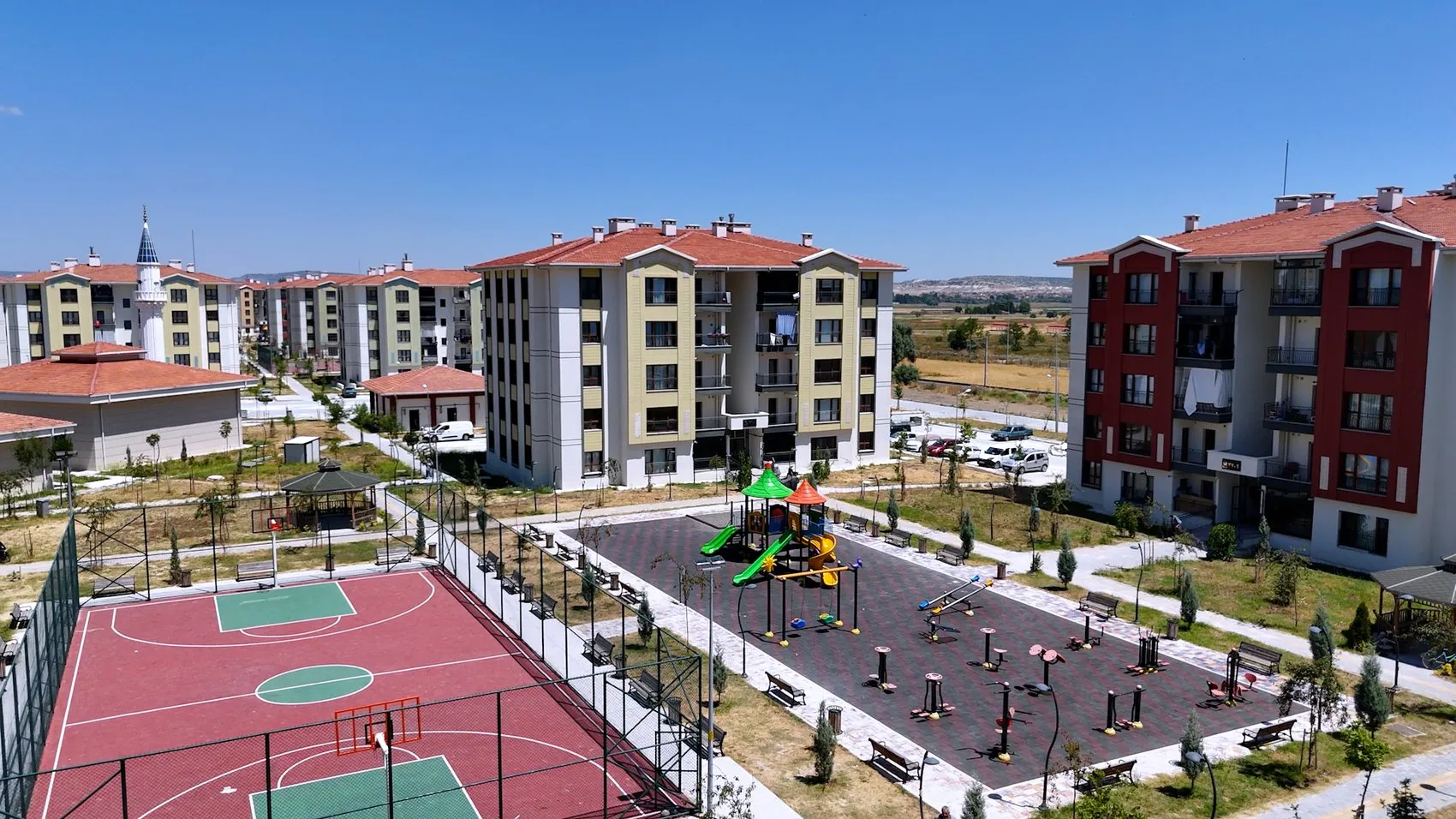 Kütahya'da dönüşümün yüzü güldü: Deprem korkusunu geride bırakan aileler yeni yuvalarında