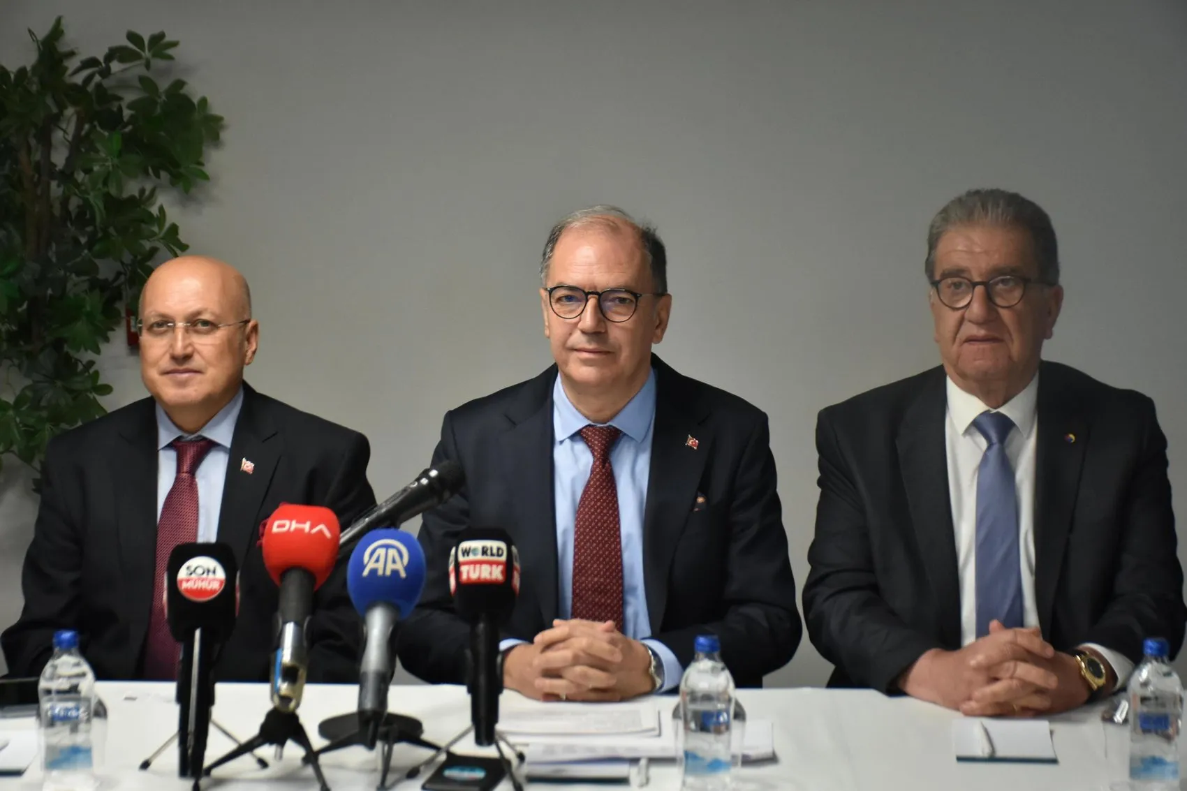 Pamuk tarlalarında alarm zilleri: Ekim alanları yarı yarıya eridi